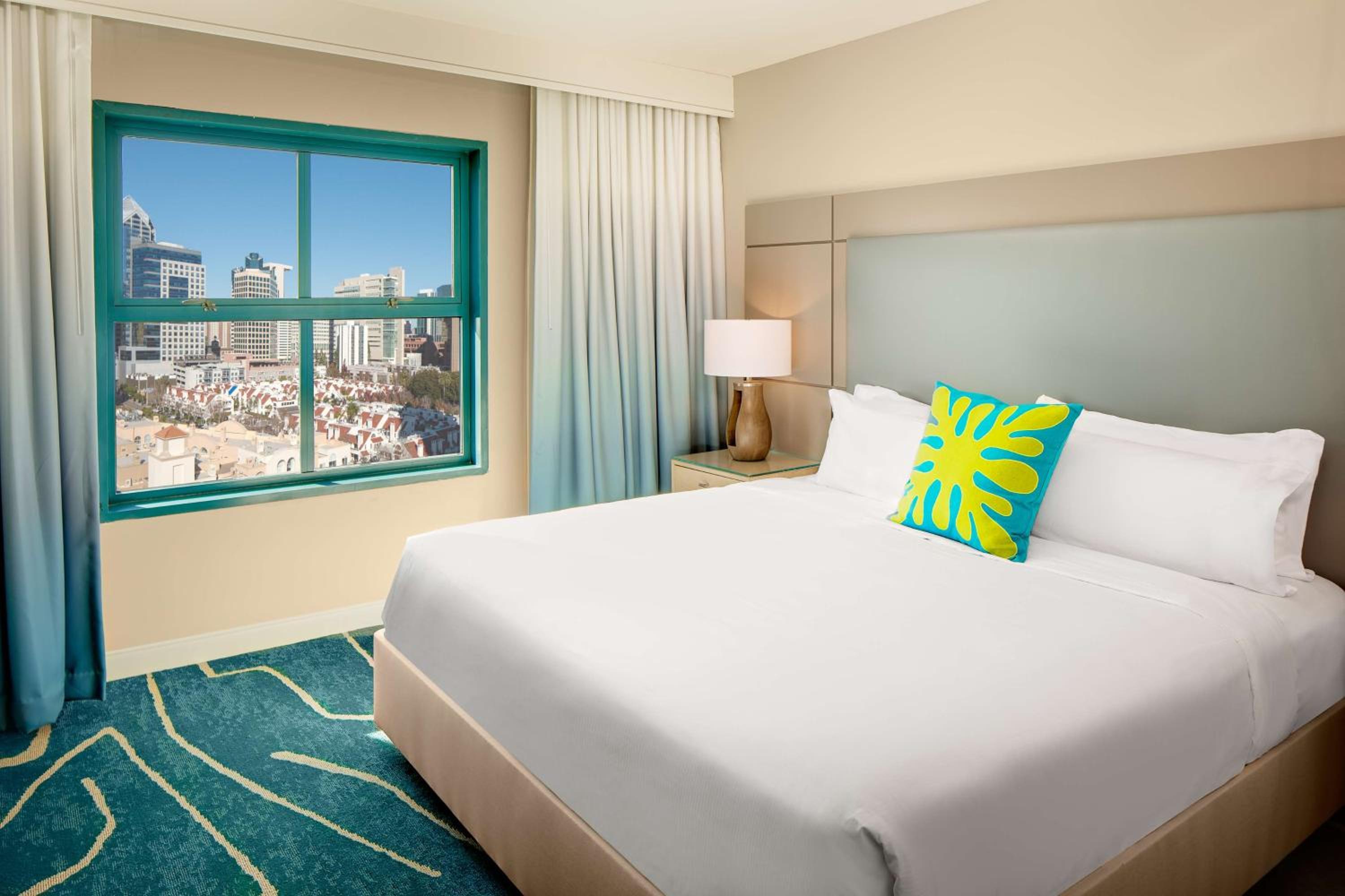 King Suite with City View - Photo 5