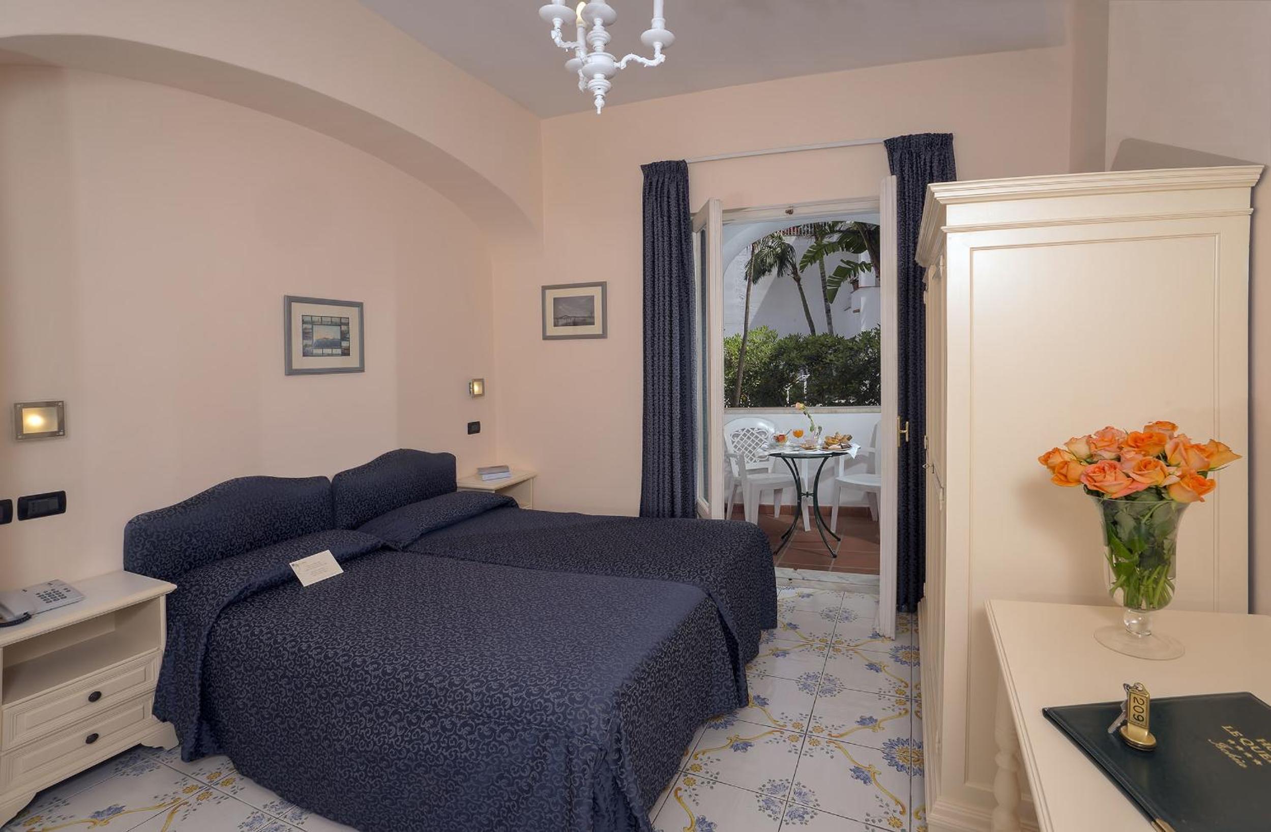 Classic Double Room with Garden View - Photo 2