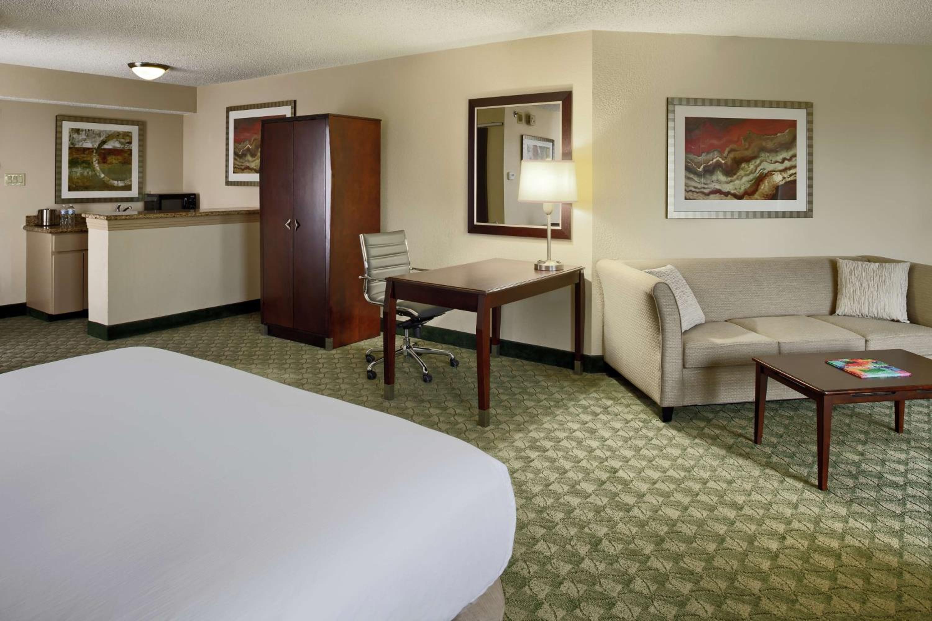 Junior King Suite with Balcony - Non-Smoking photo 3