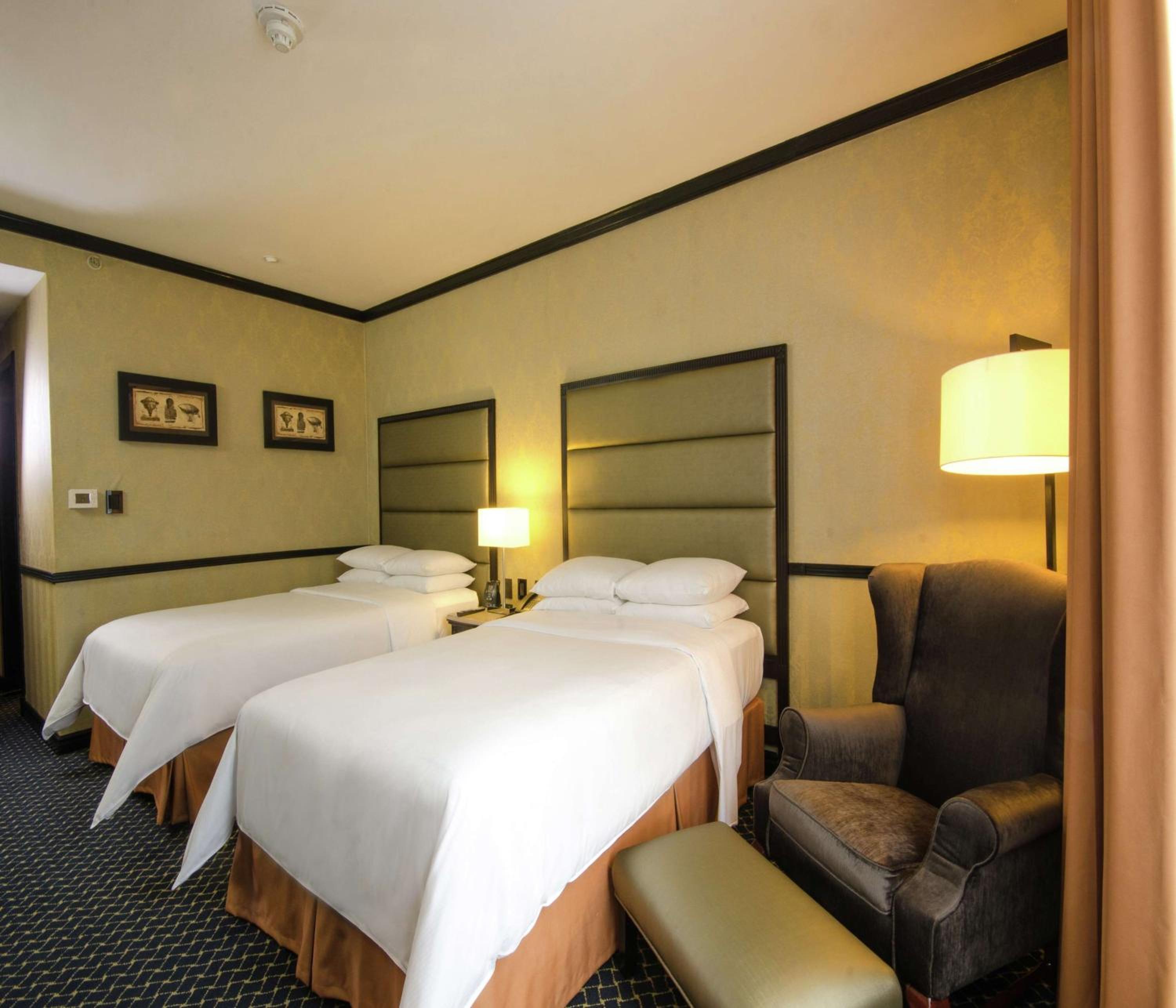Double Room with Two Double Beds - Photo 3