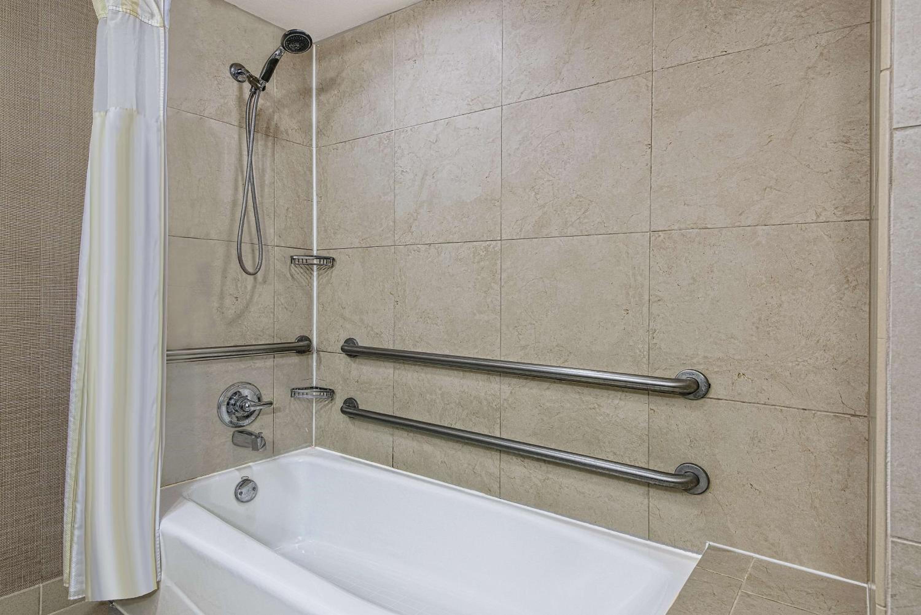 Queen Room with Two Queen Beds - Mobility Access - Photo 3