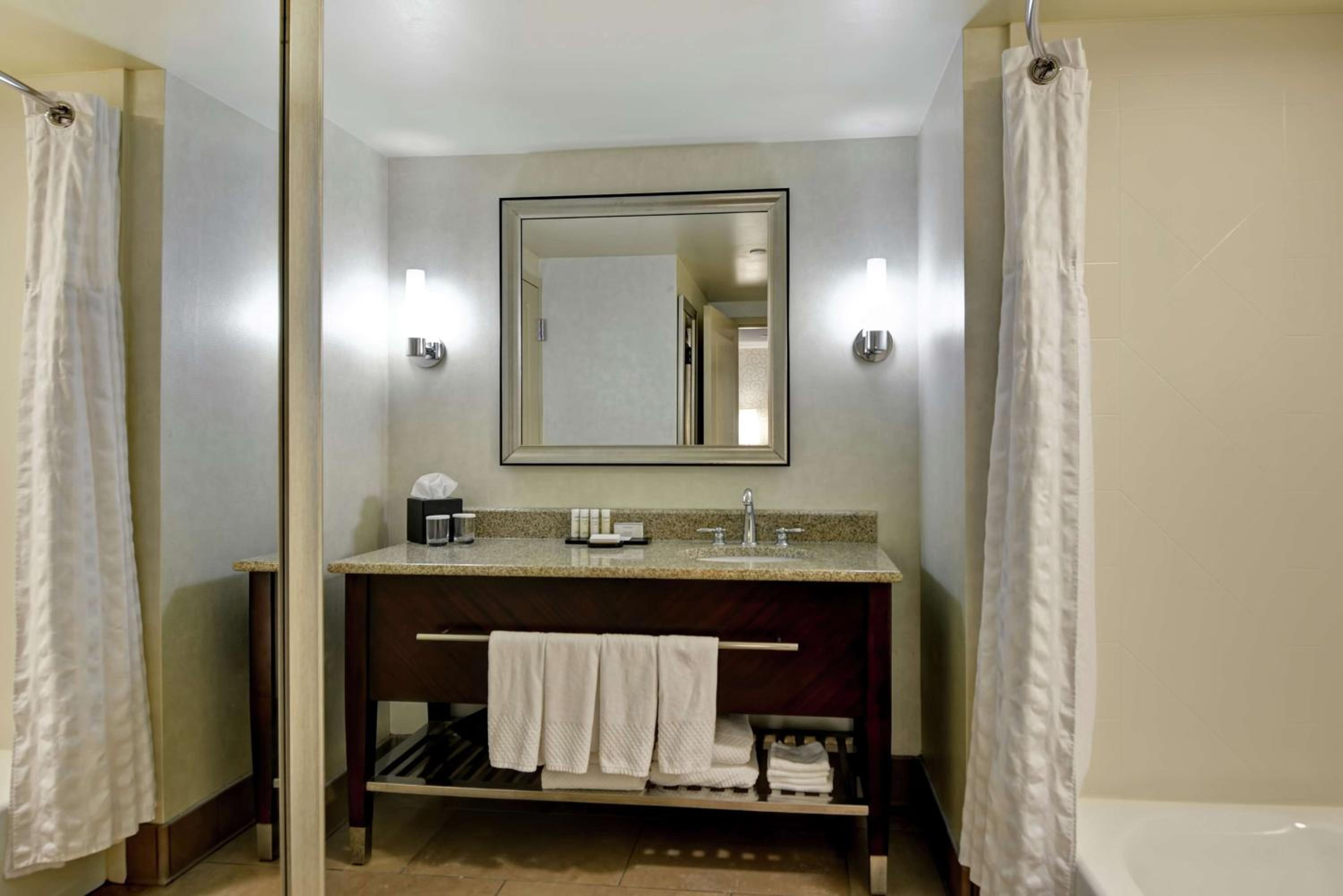 Suite with Two Queen Beds - Non-Smoking - Photo 5