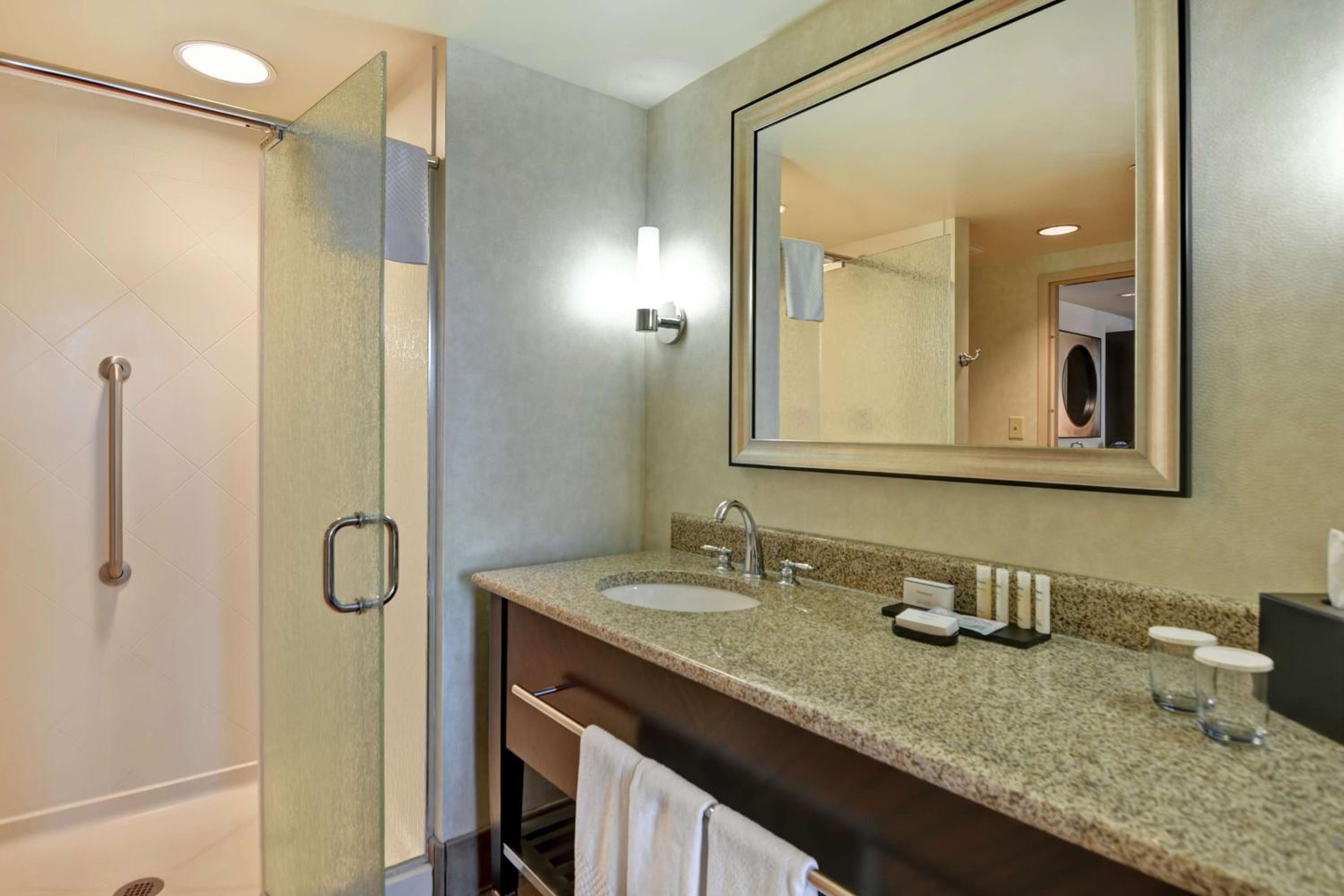 Two-Room King Suite - Non-Smoking - Photo 6