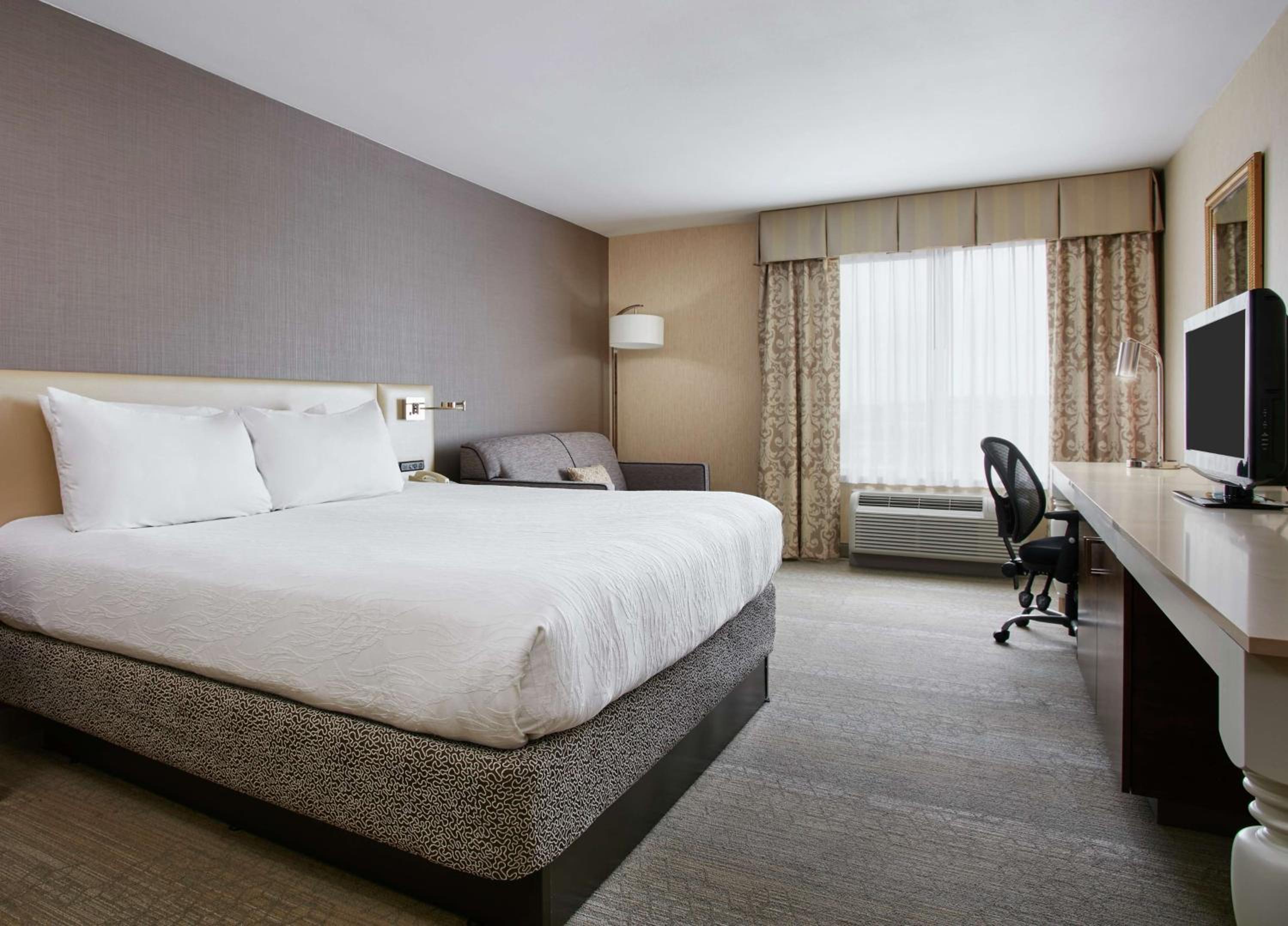 King Room with Sofa Bed and Whirlpool