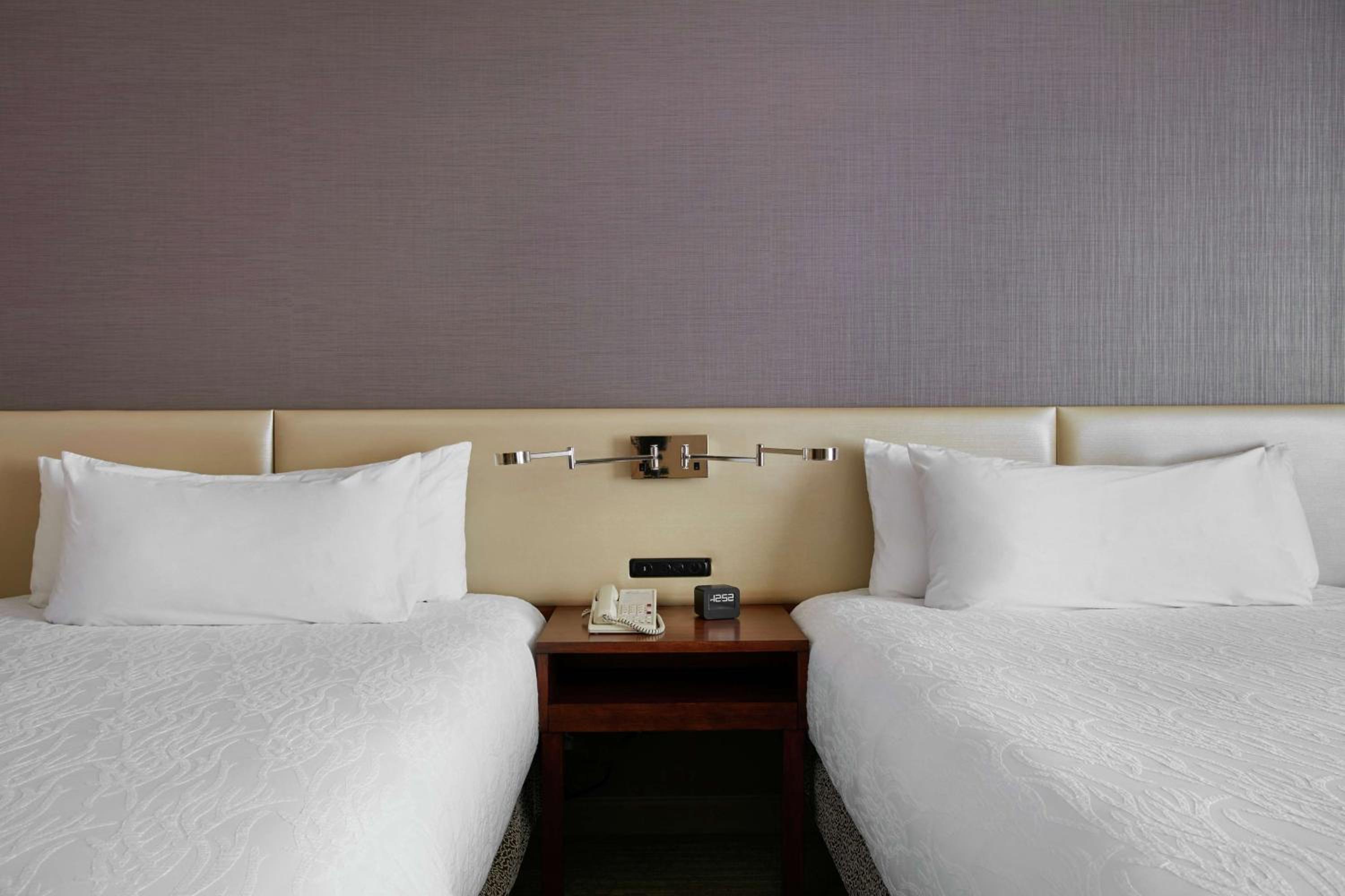 Queen Room with Two Queen Beds - Photo 5