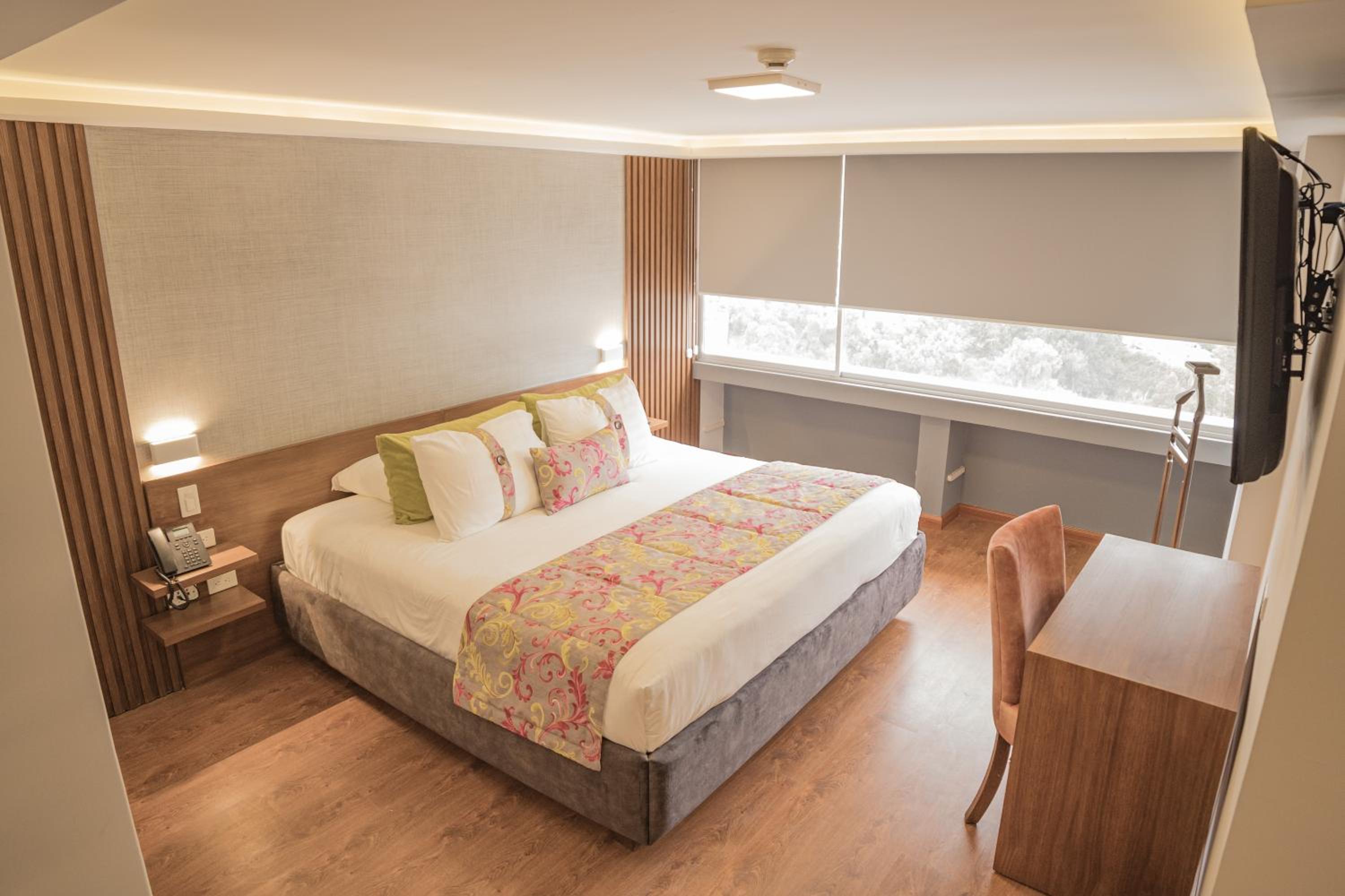 Queen Room photo 1