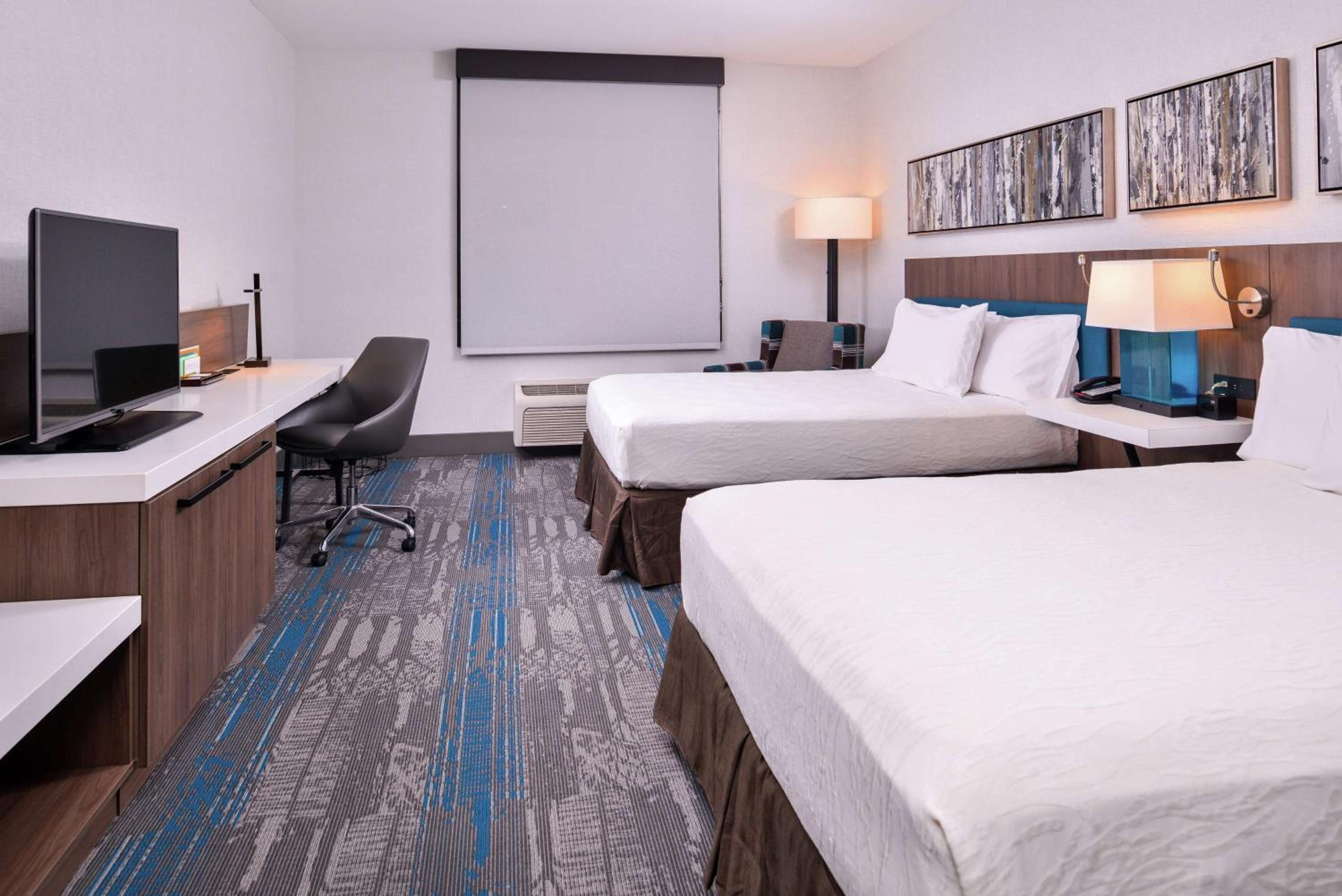 Queen Room with Two Queen Beds - Hearing Accessible - Photo 6