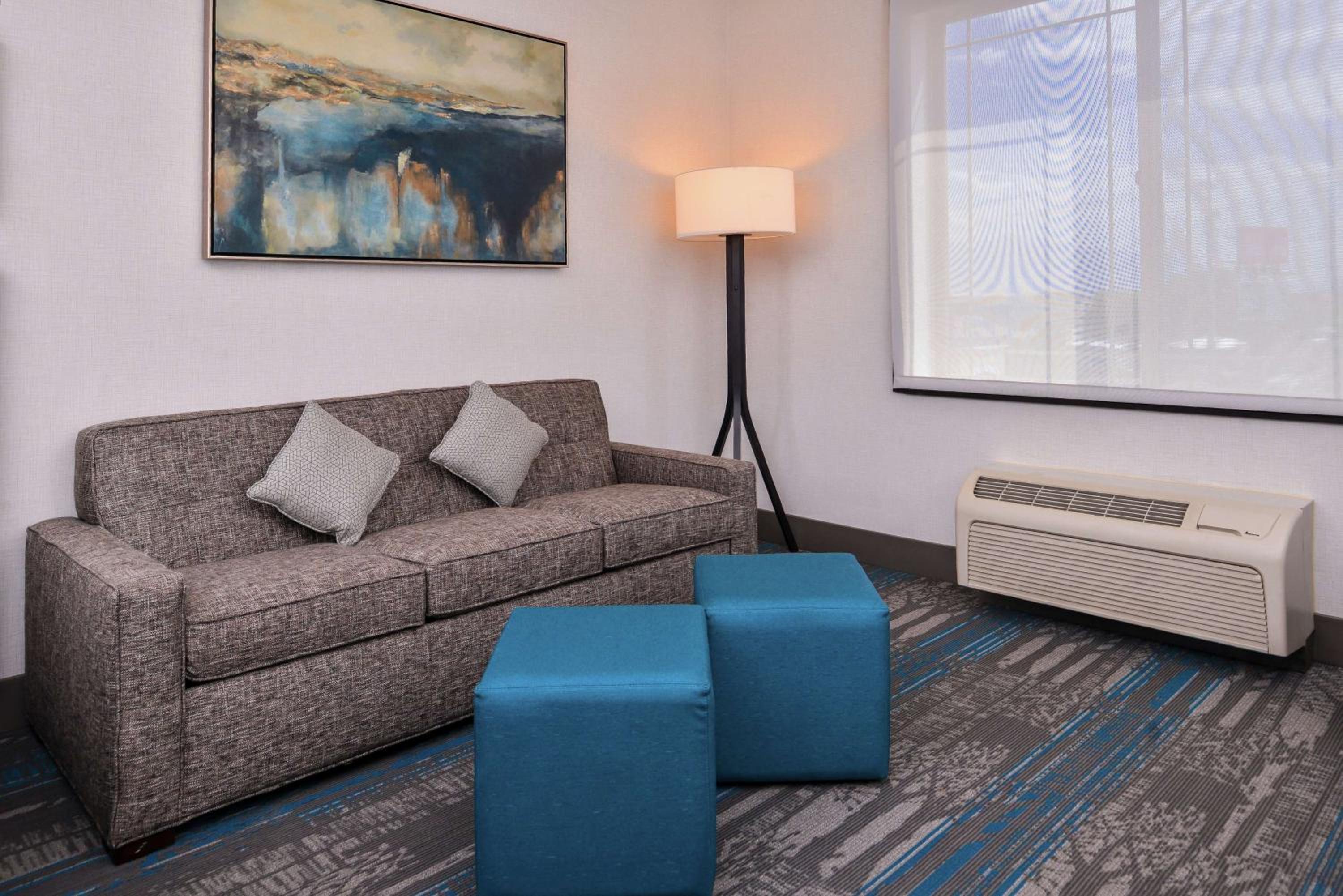 Queen Room with Two Queen Beds and Sofa Bed - Photo 6