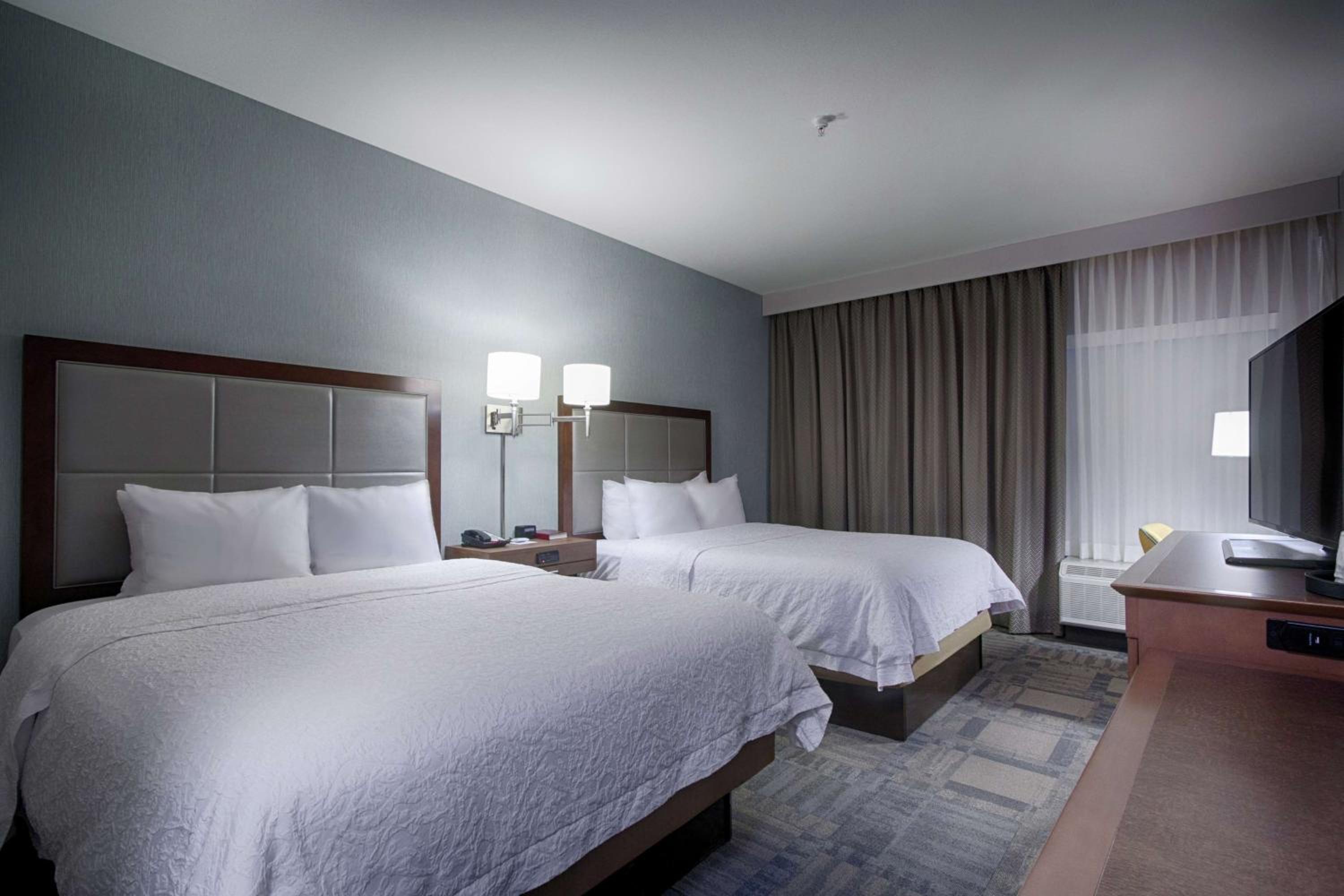 Queen Room with Two Queen Beds - Non-Smoking - Photo 1