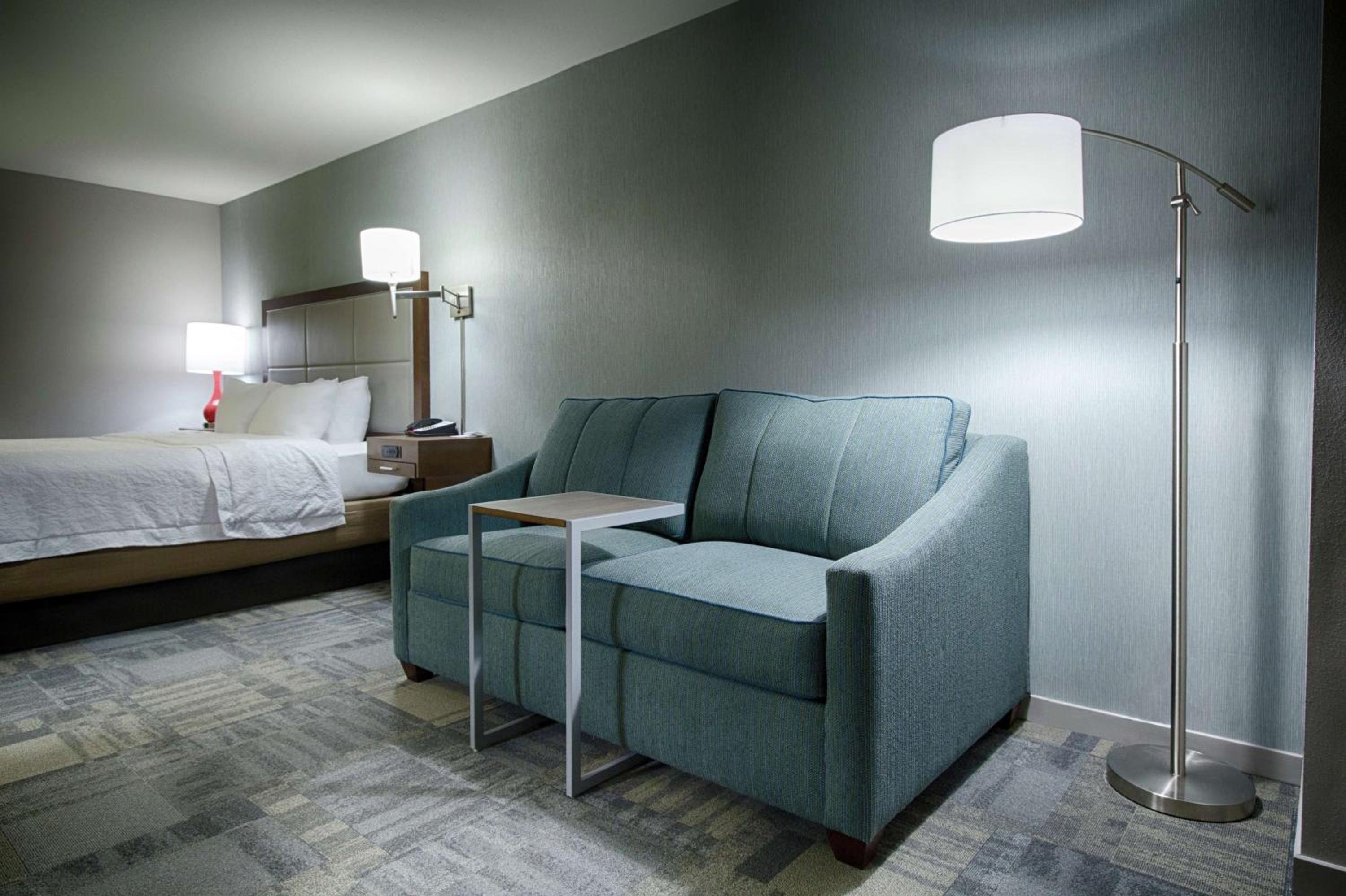 King Room with Sofa Bed - Non-Smoking - Photo 3