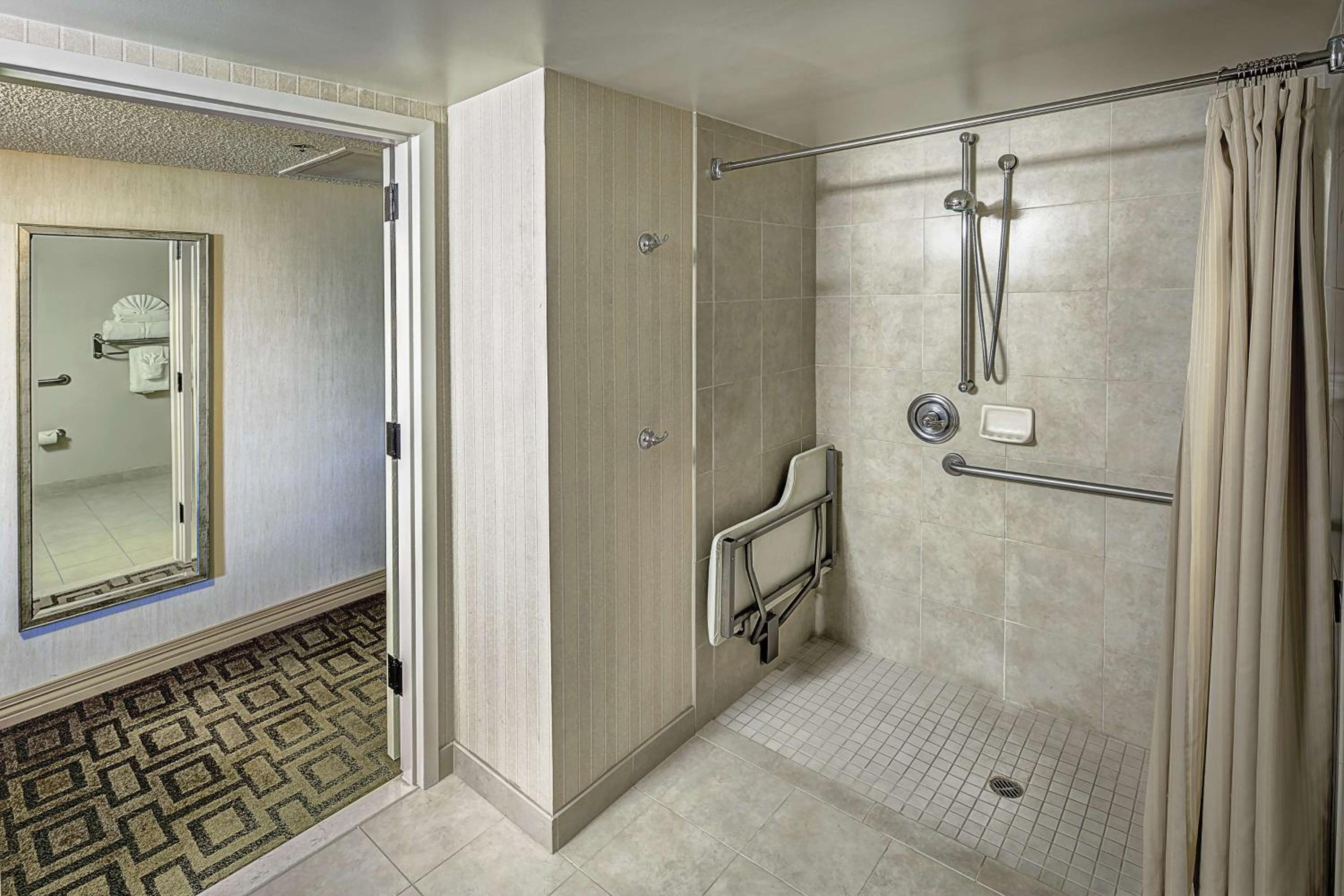 Queen Room With Two Queen Beds And Roll-In Shower - Mobility And Hearing Access photo 2