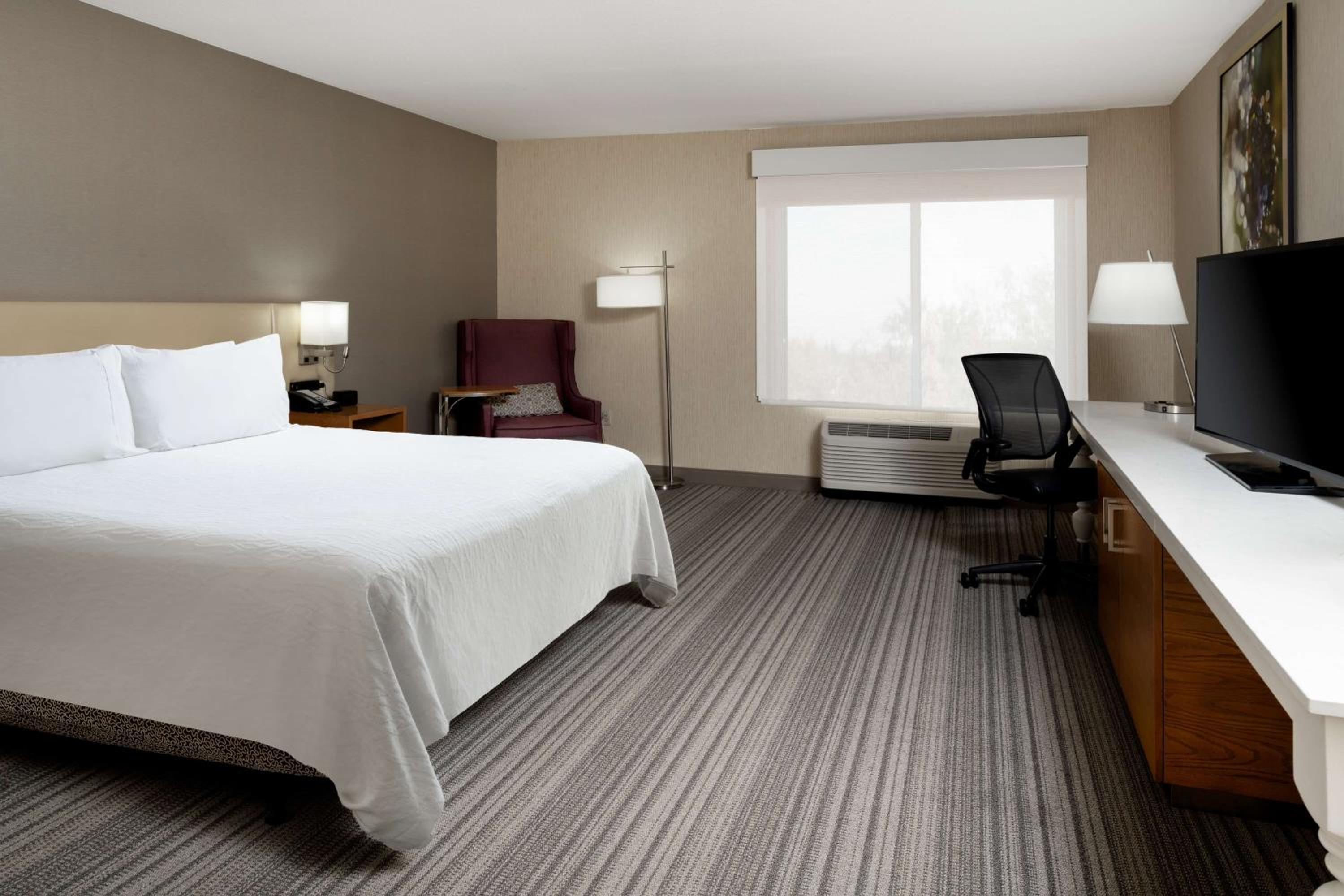 King Room with Bath Tub - Disability Access - Photo 3