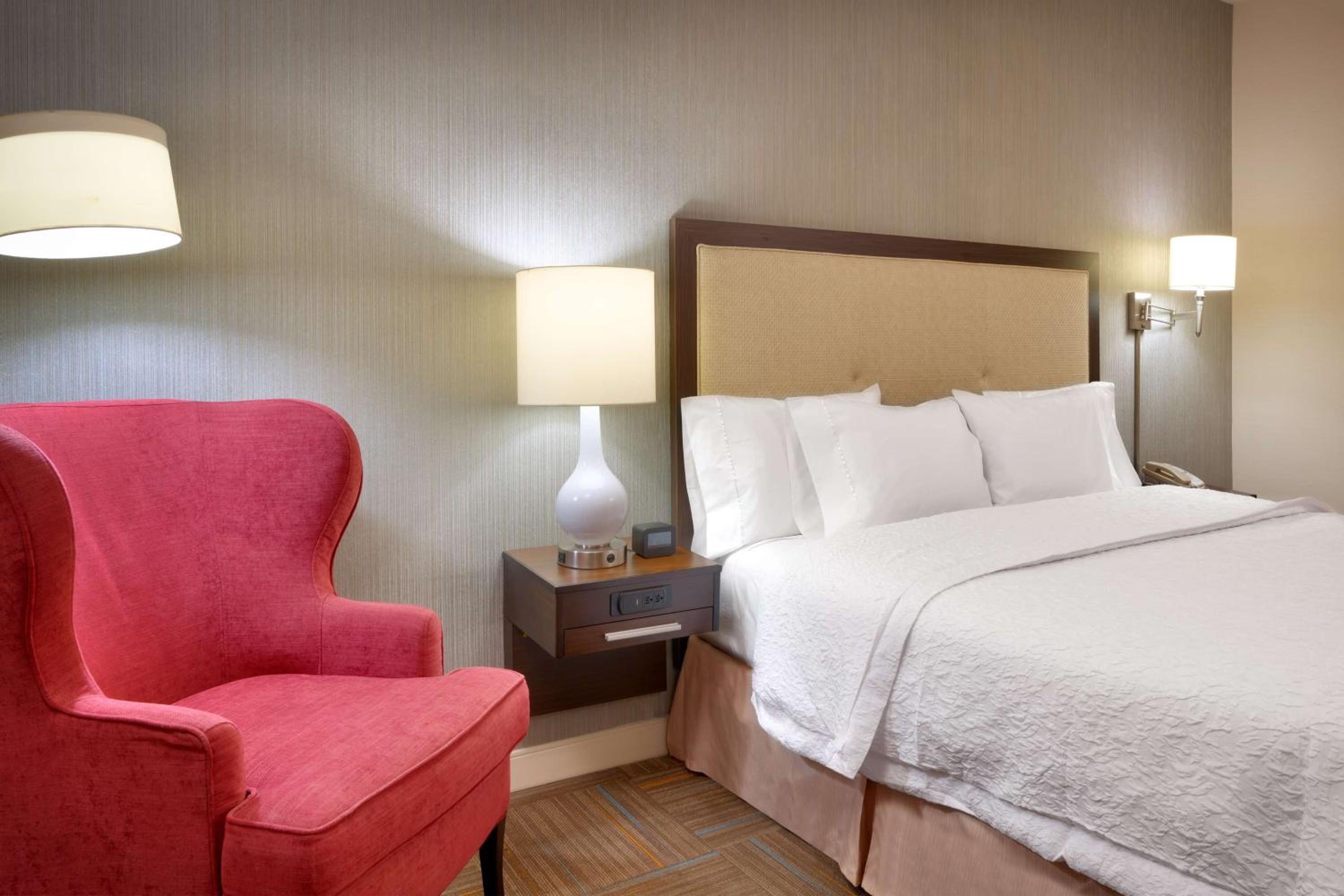 King Room - Non-Smoking - Photo 3