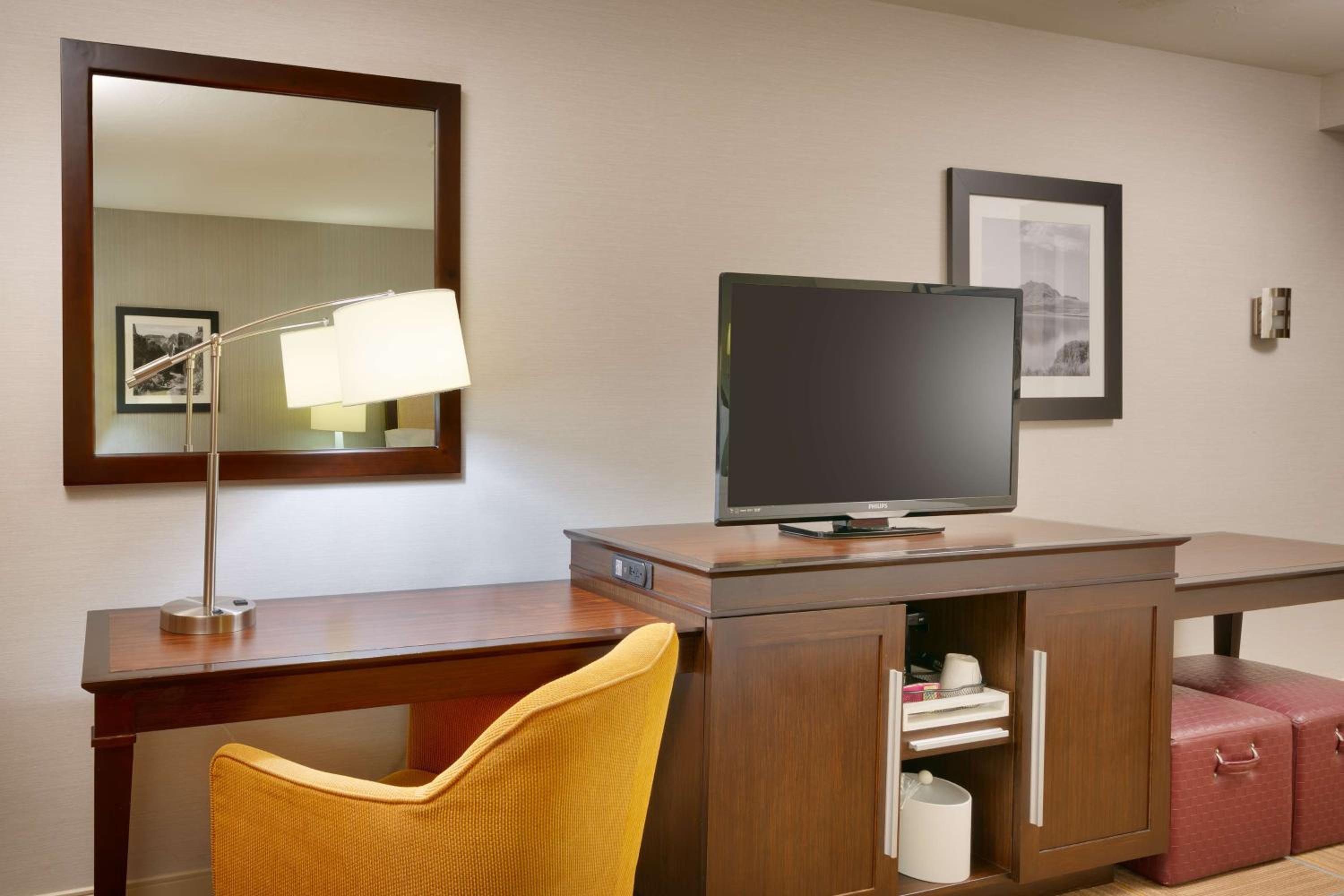 King Room - Non-Smoking - Photo 1