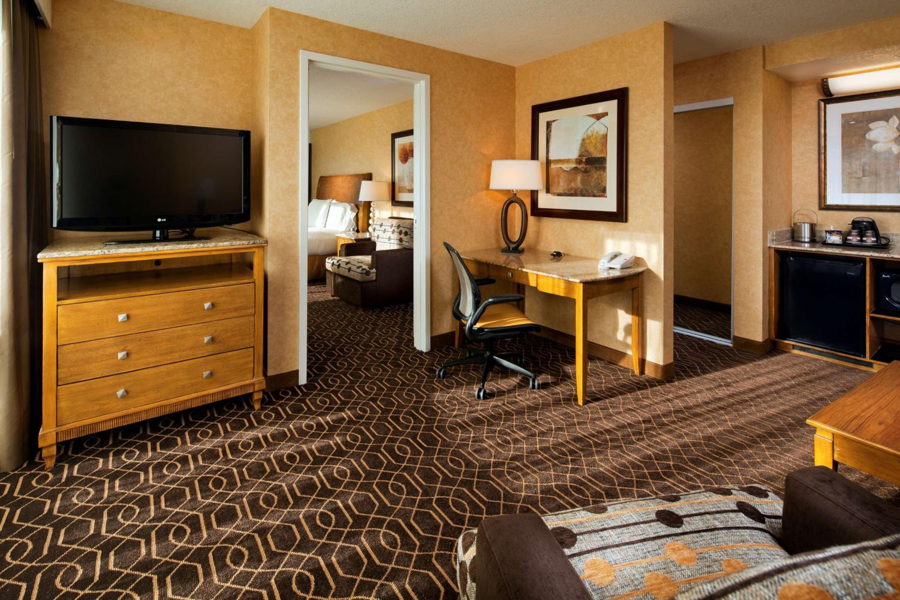 One-Bedroom King Suite with Sofa Bed - Photo 2