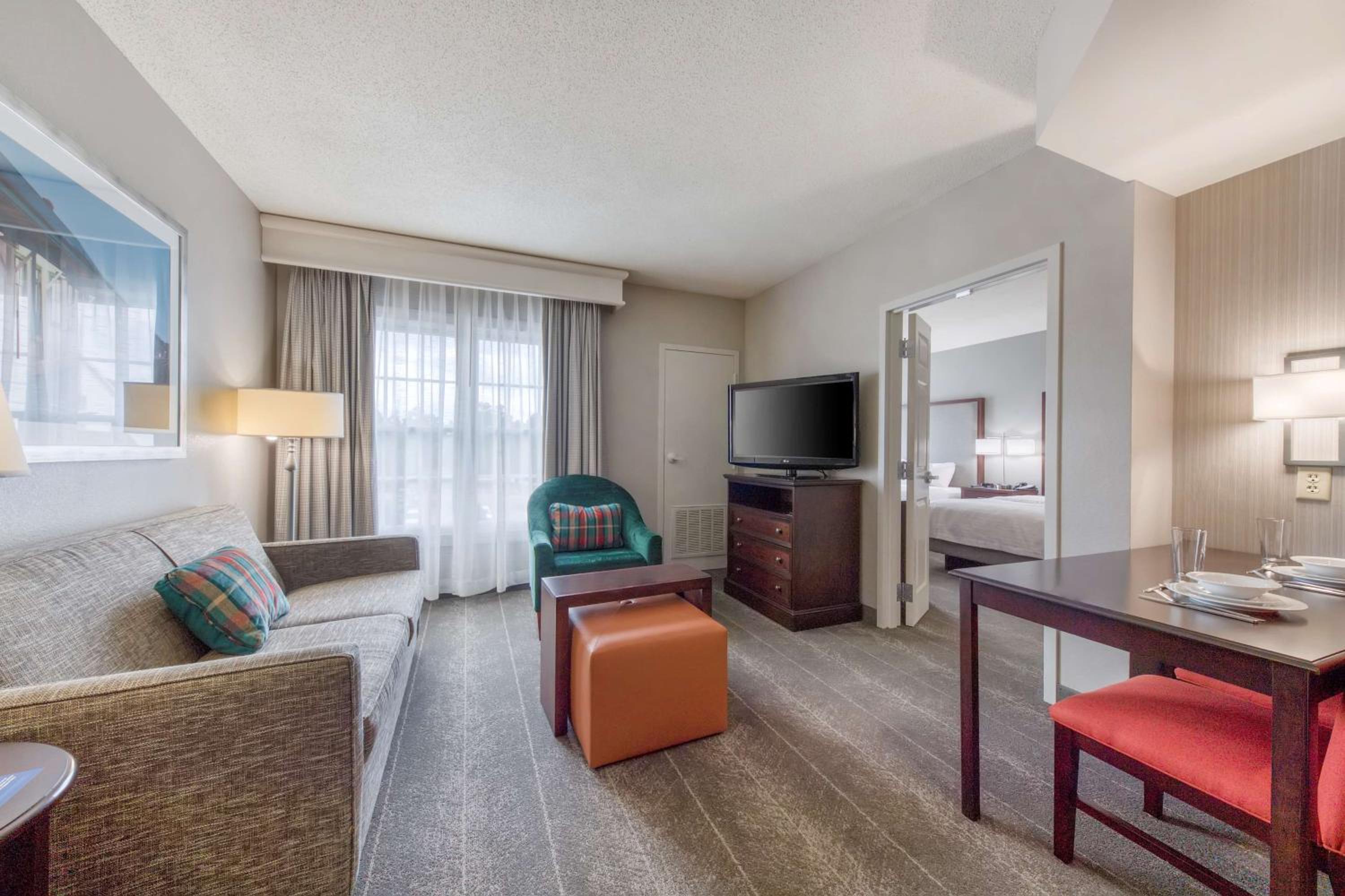 One-Bedroom Queen Suite with Two Queen Beds - Non-Smoking - Photo 6