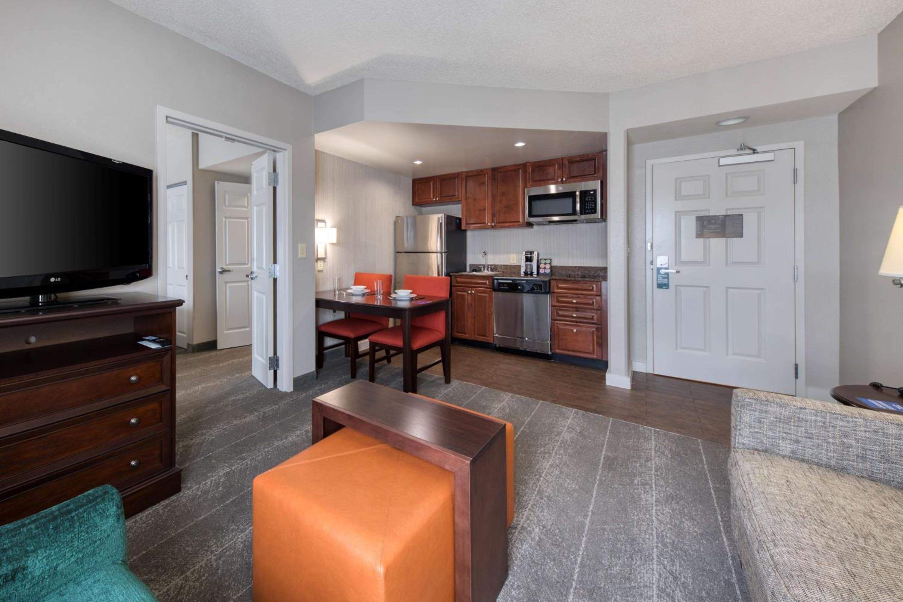 Queen Suite with Two Queen Beds - Mobility Access/Non-Smoking - Photo 1