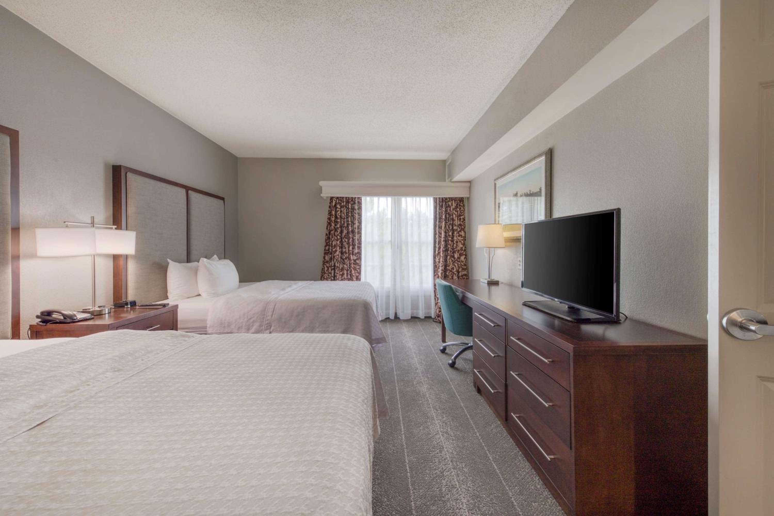 Two-Bedroom Queen Suite - Non-Smoking - Photo 2