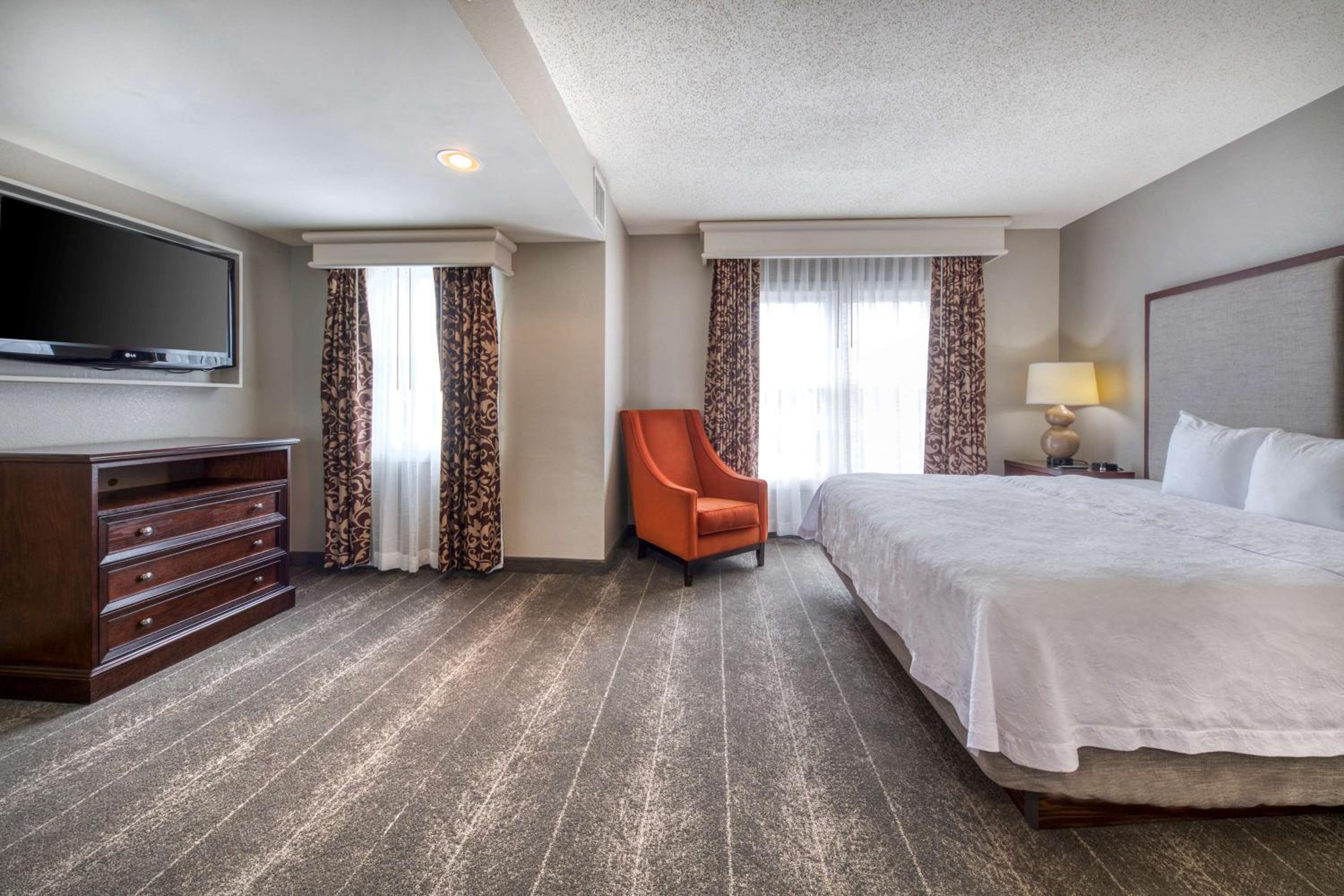 One Bedroom Deluxe King Bed - Non-Smoking - Photo 1