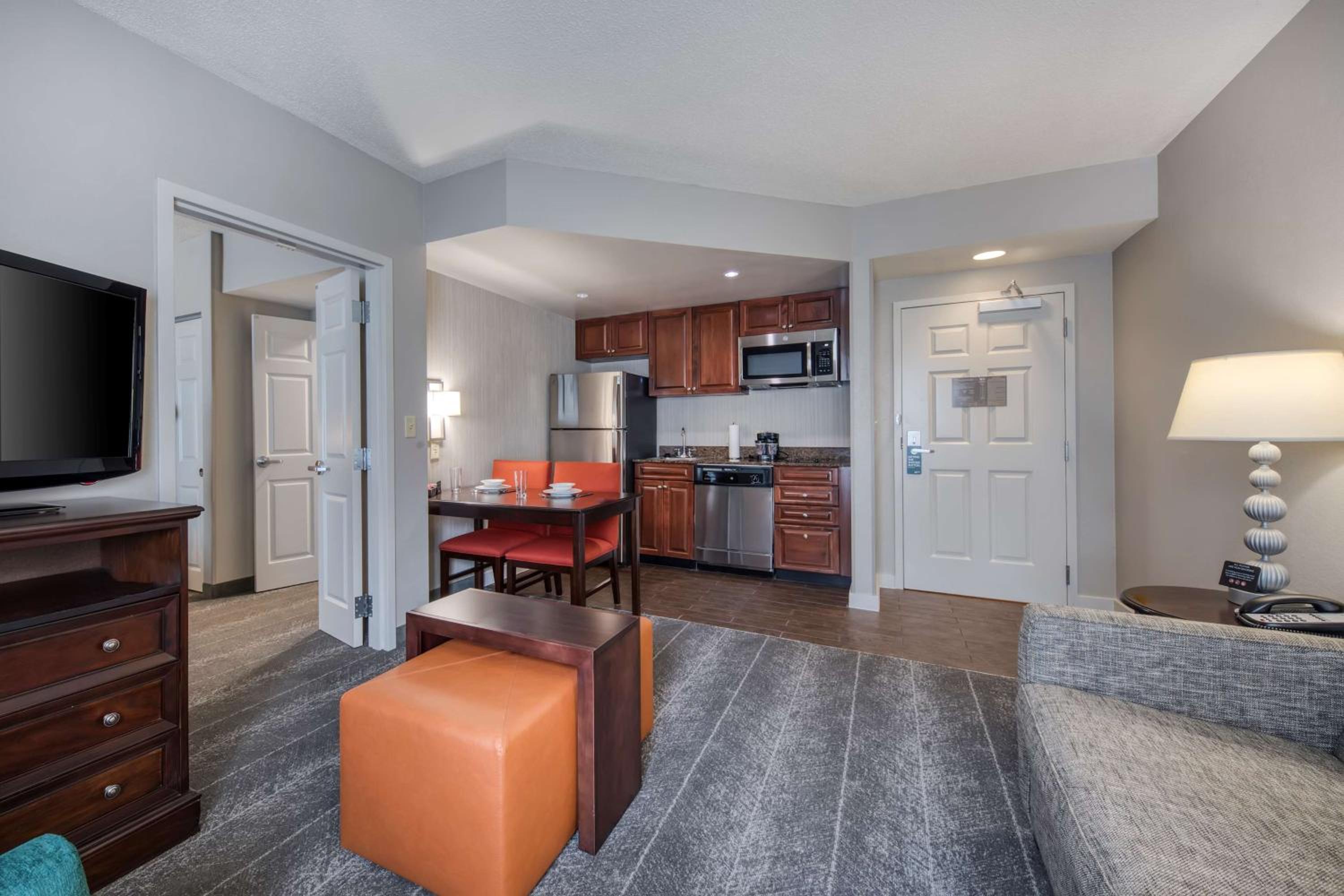 One-Bedroom King Suite - Non-Smoking - Photo 8