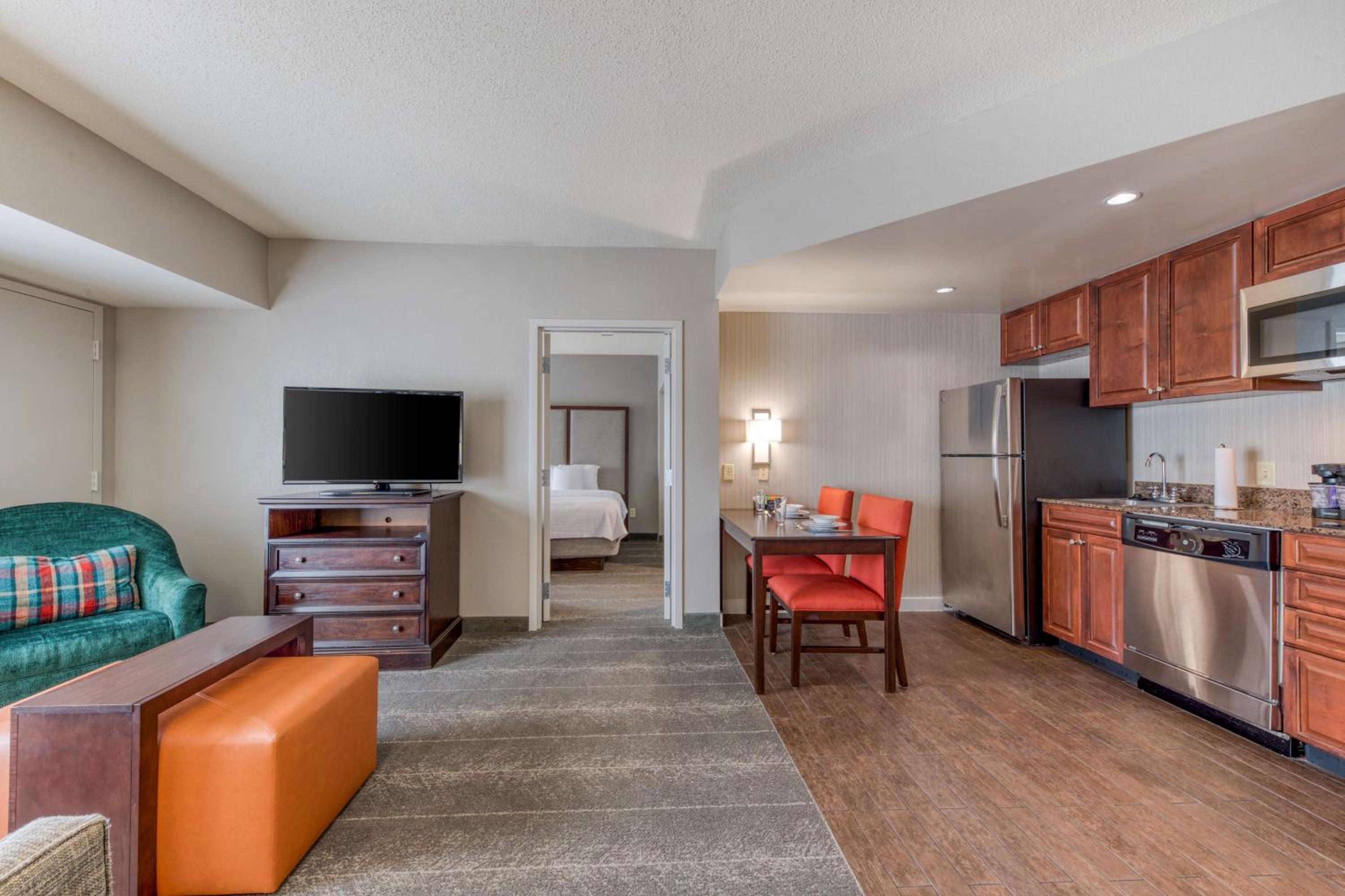 Two Bedroom Suite with One King and Two Queen Beds - Non-Smoking - Photo 1
