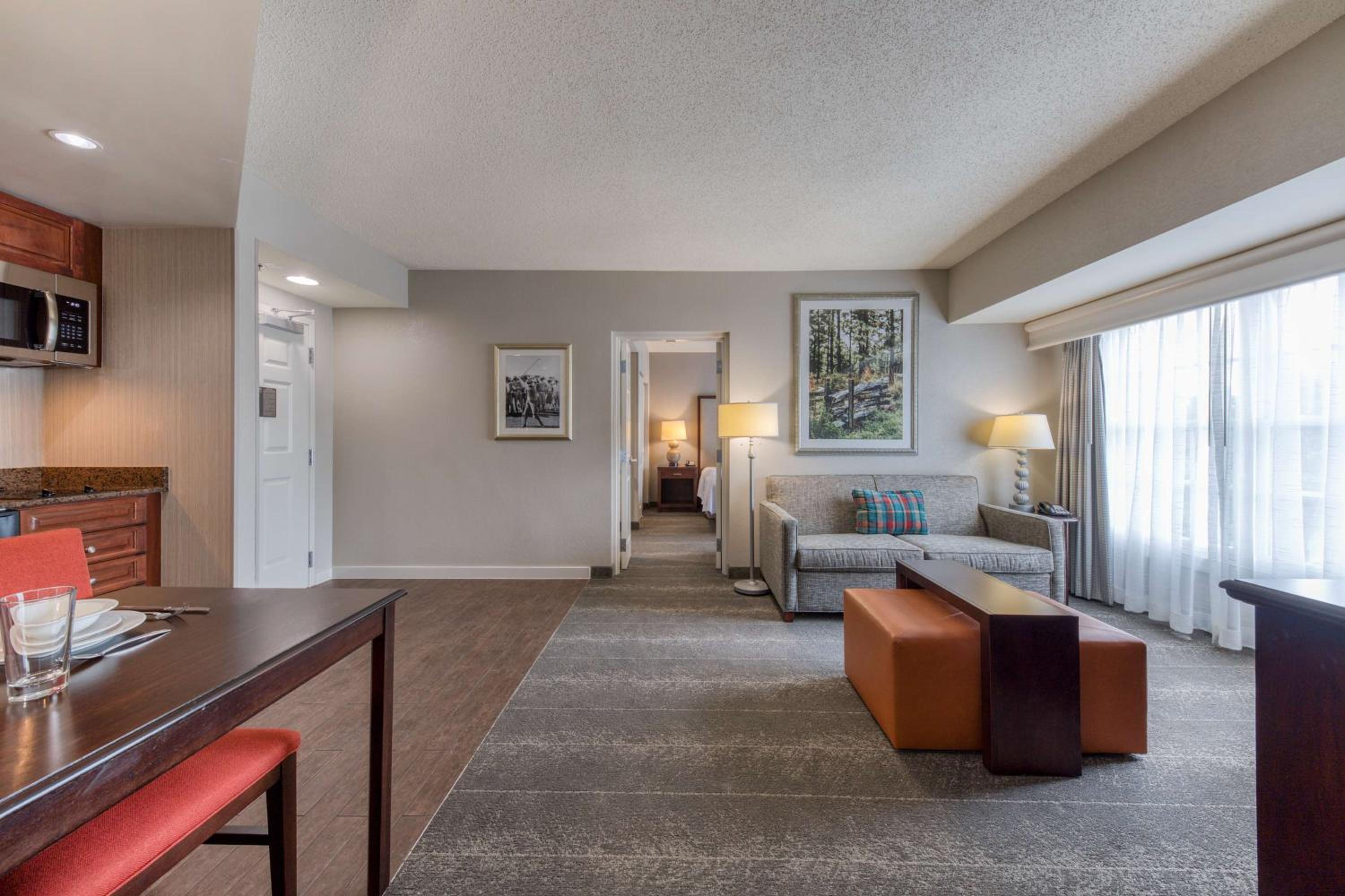 Two Bedroom Suite with One King and Two Queen Beds - Non-Smoking - Photo 10