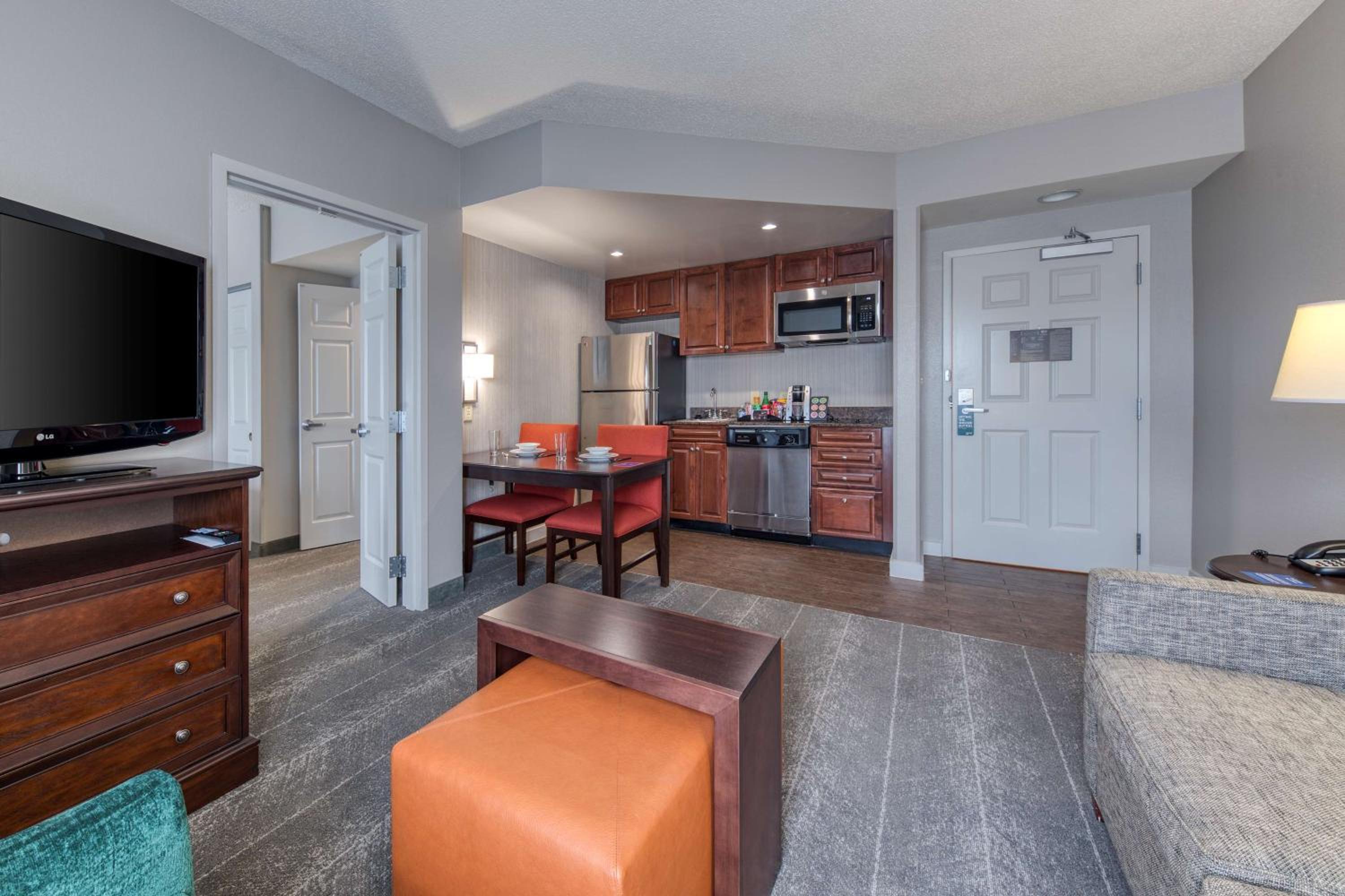 Premium King Suite - Non-Smoking photo 2