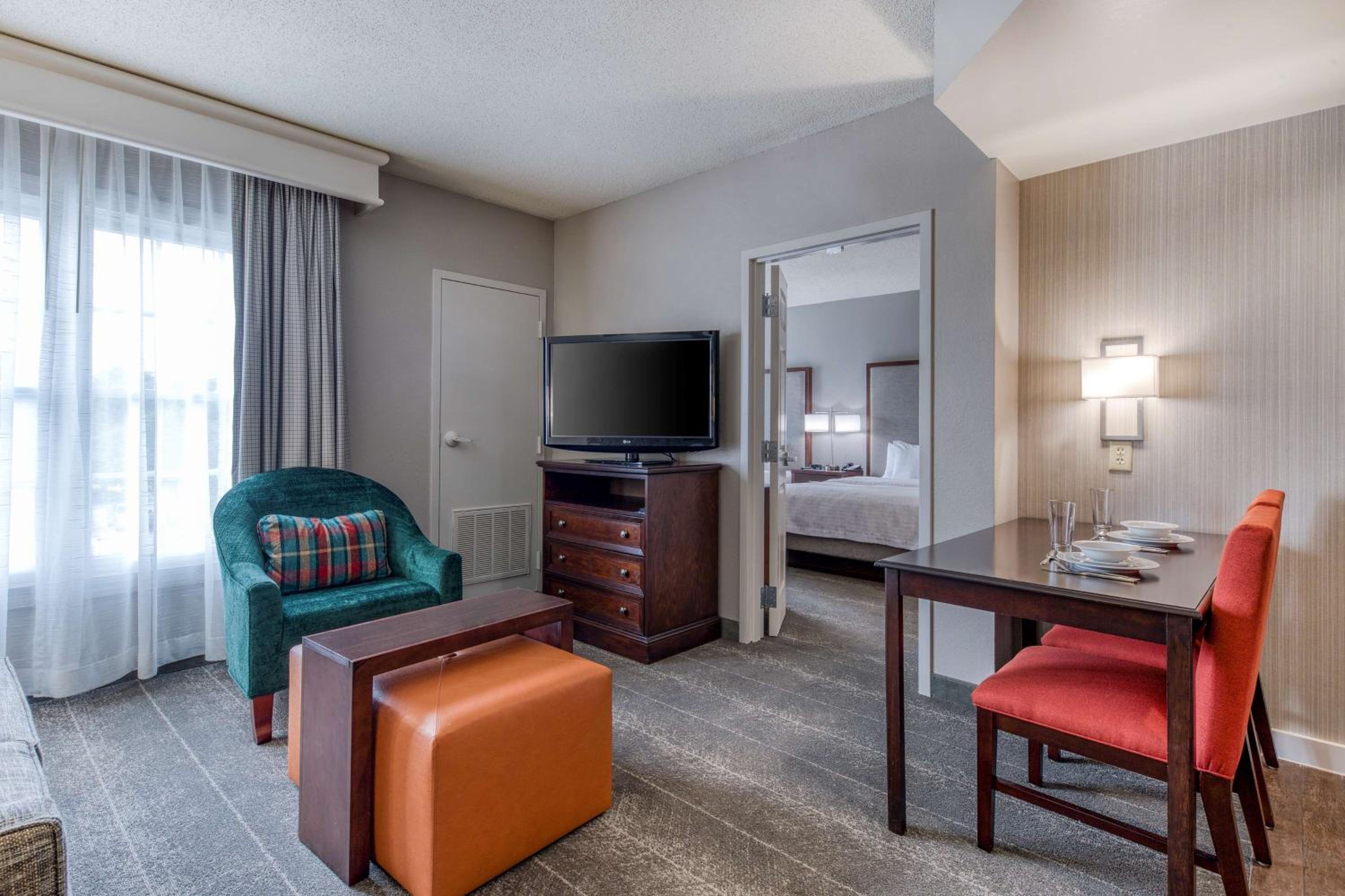 One-Bedroom Queen Suite with Two Queen Beds - Non-Smoking - Photo 7