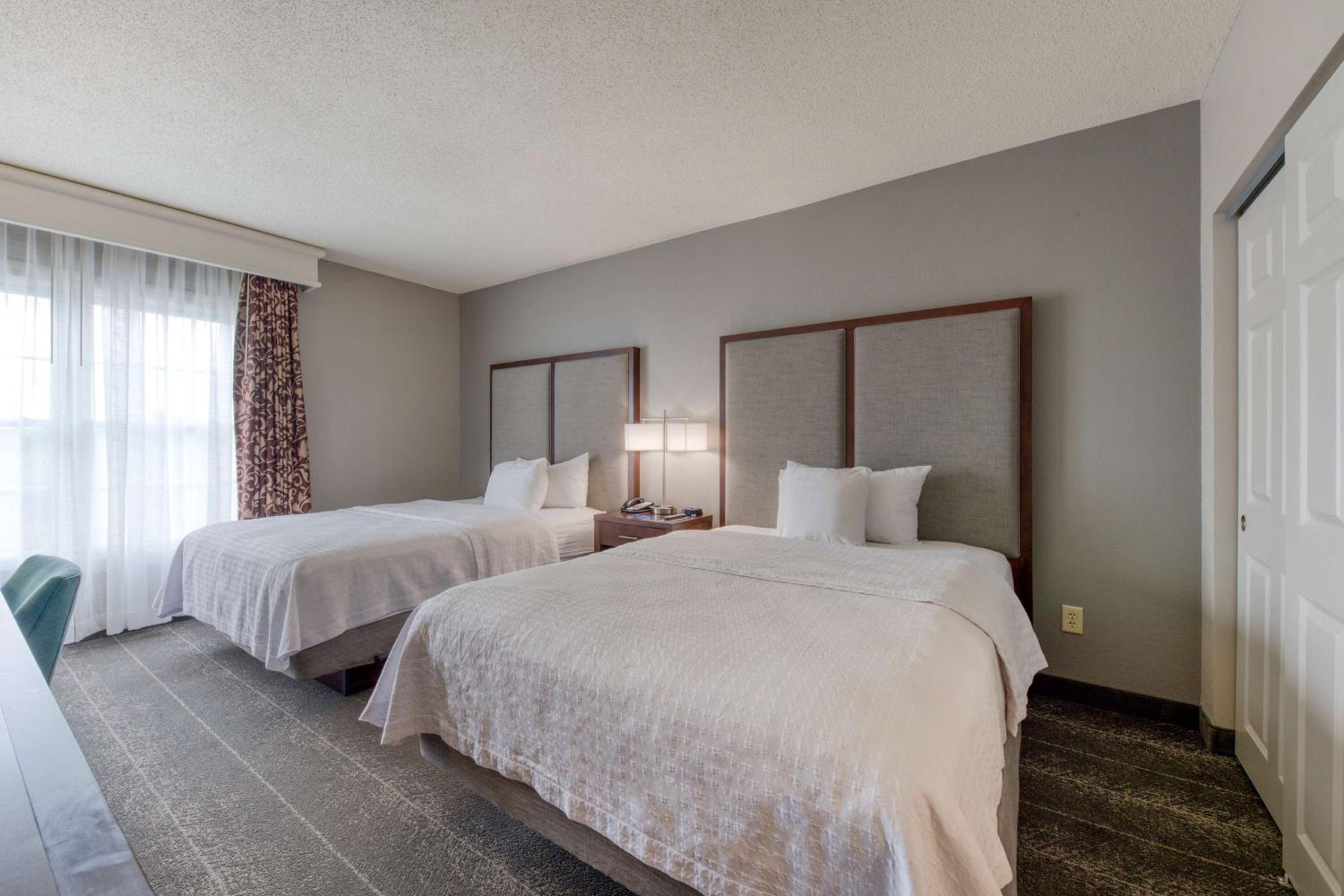 Two-Bedroom Queen Suite - Non-Smoking - Photo 4
