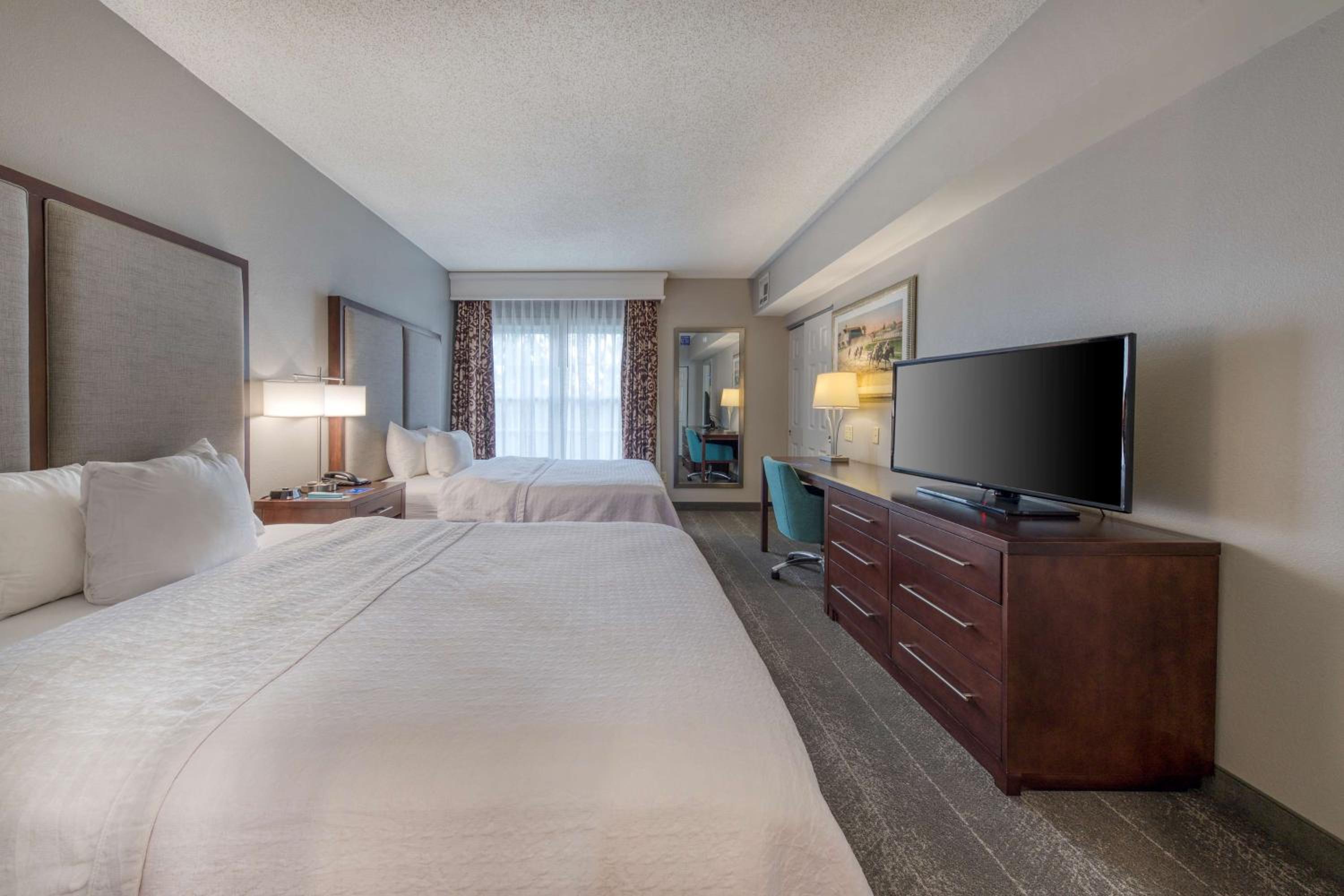 Queen Suite with Two Queen Beds - Mobility Access/Non-Smoking - Photo 2