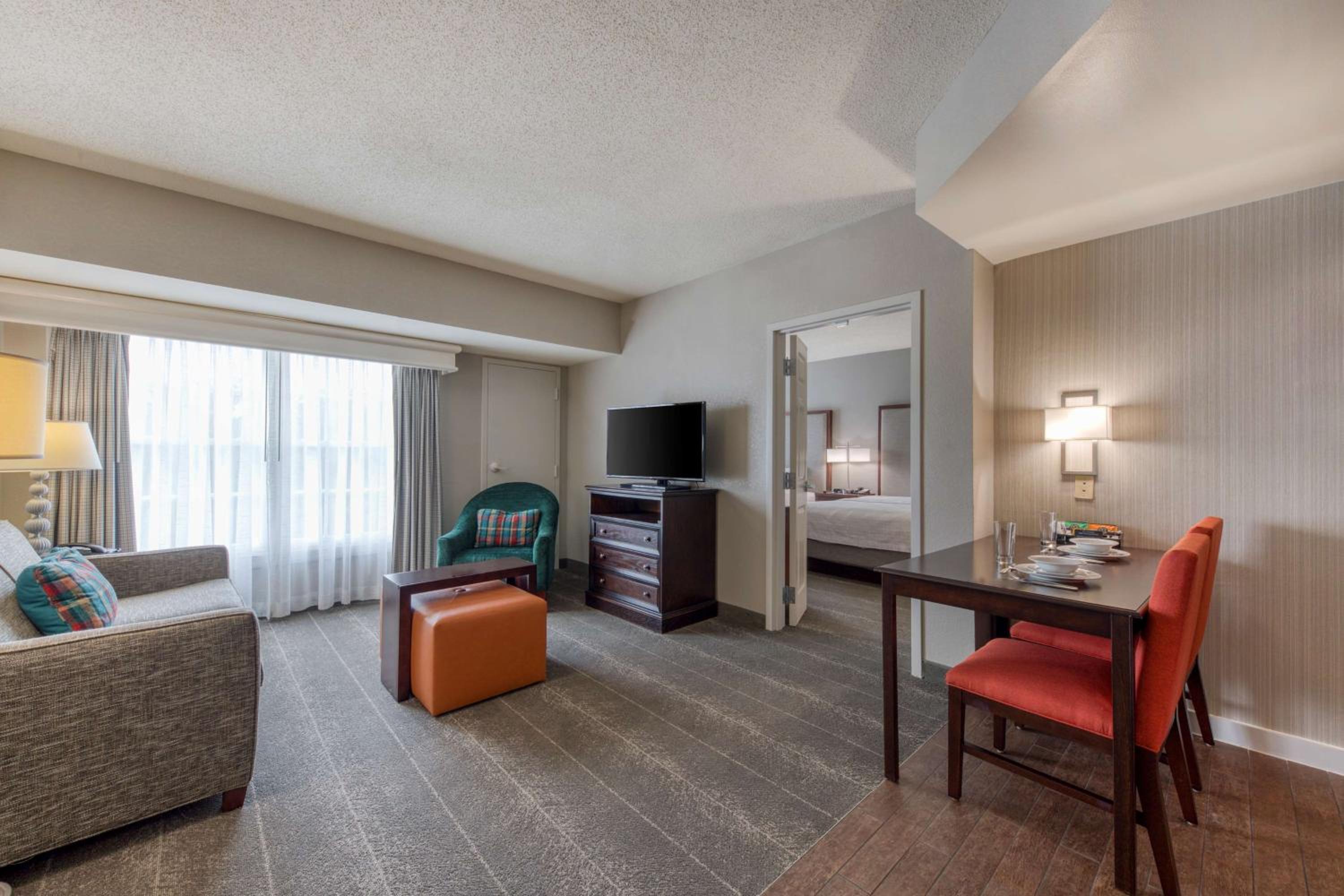 Two Bedroom Suite with One King and Two Queen Beds - Non-Smoking - Photo 8