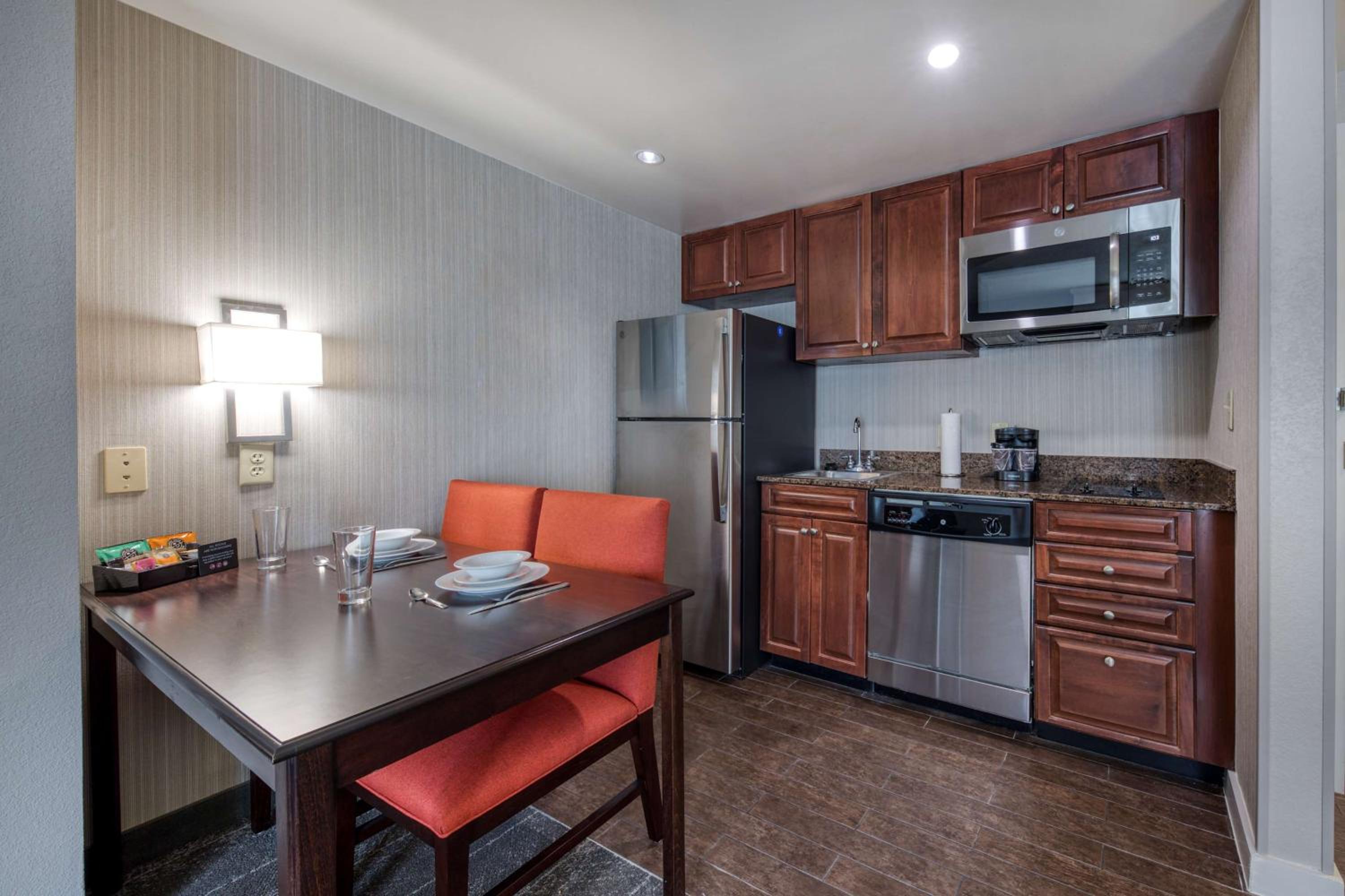 One-Bedroom King Suite - Non-Smoking - Photo 2
