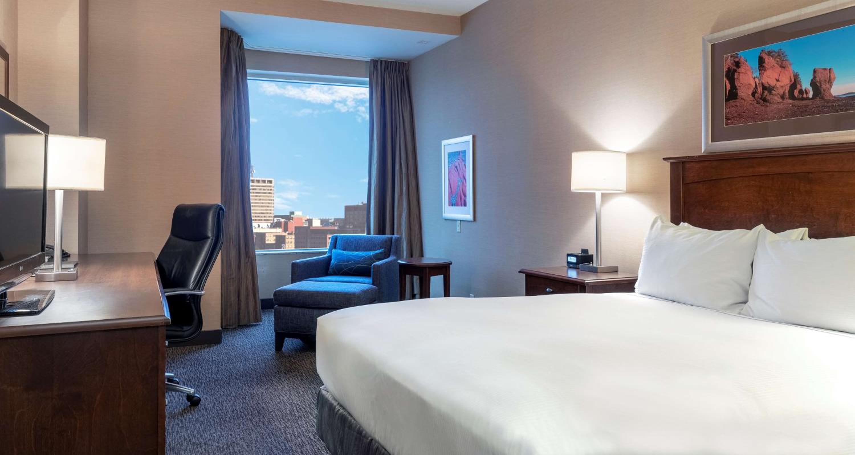 Queen Room with City View