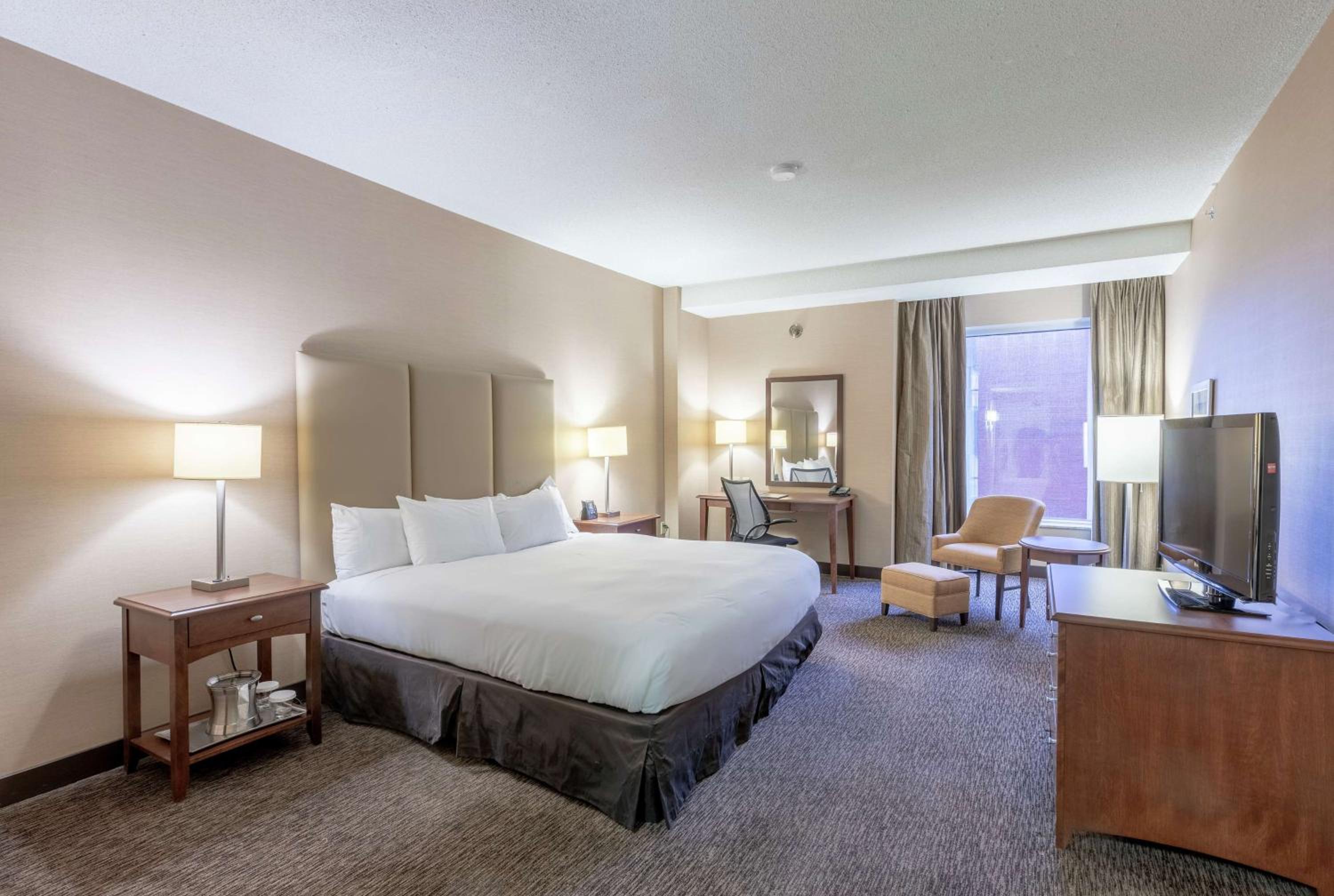 King Room with City View - Photo 1