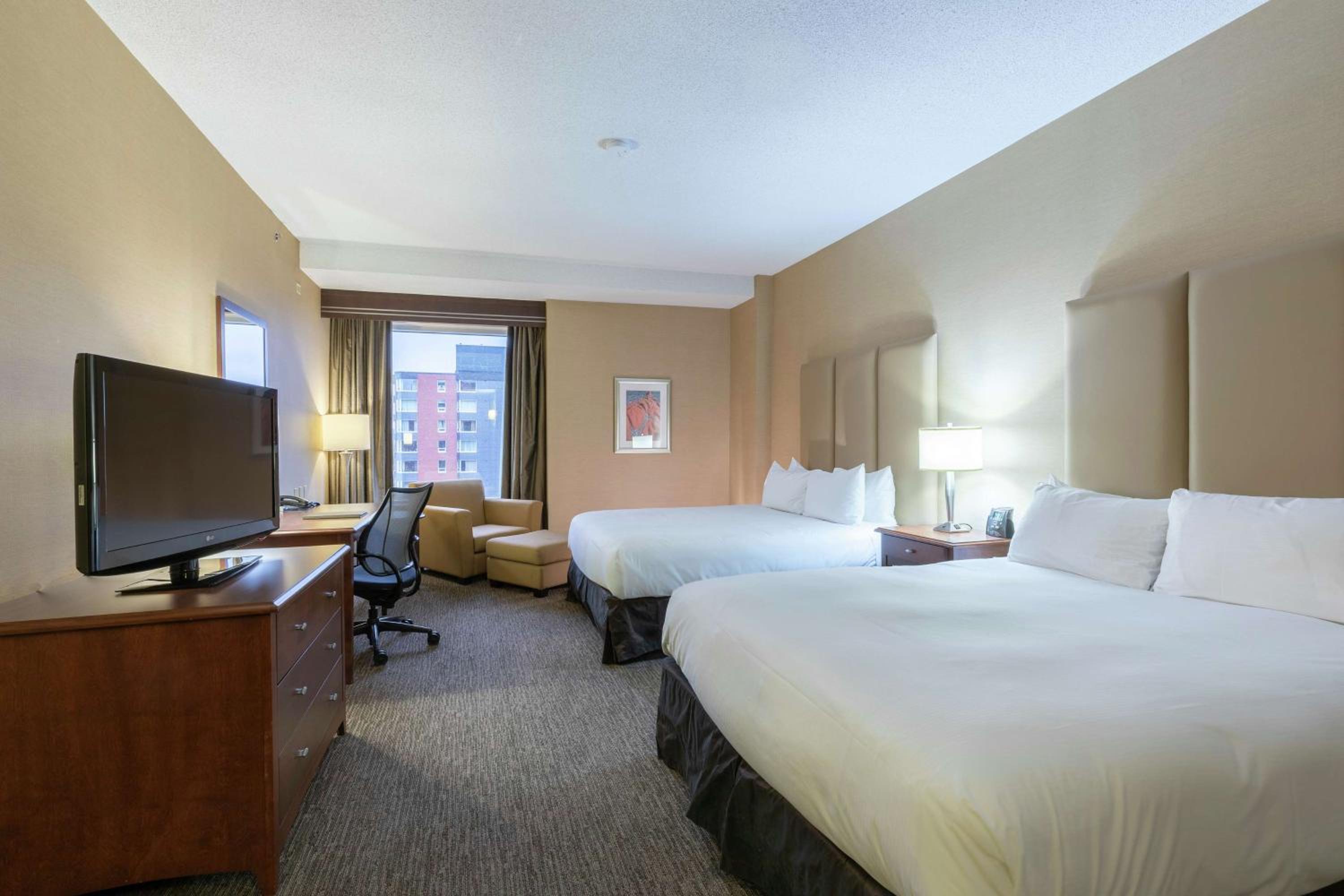 Queen Room with Two Queen Beds and Harbor View - Photo 1