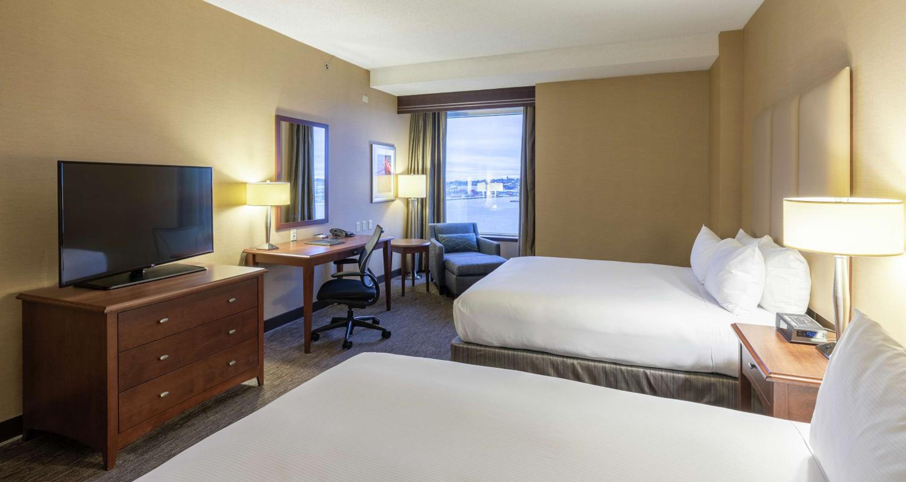 Club Floor Queen Room with Two Queen Beds - Photo 1