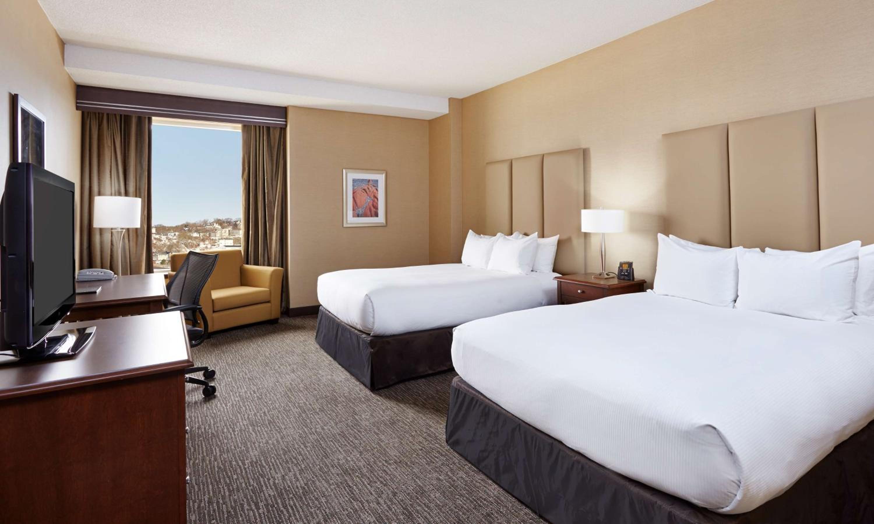 Queen Room with Two Queen Beds and City View - Photo 4