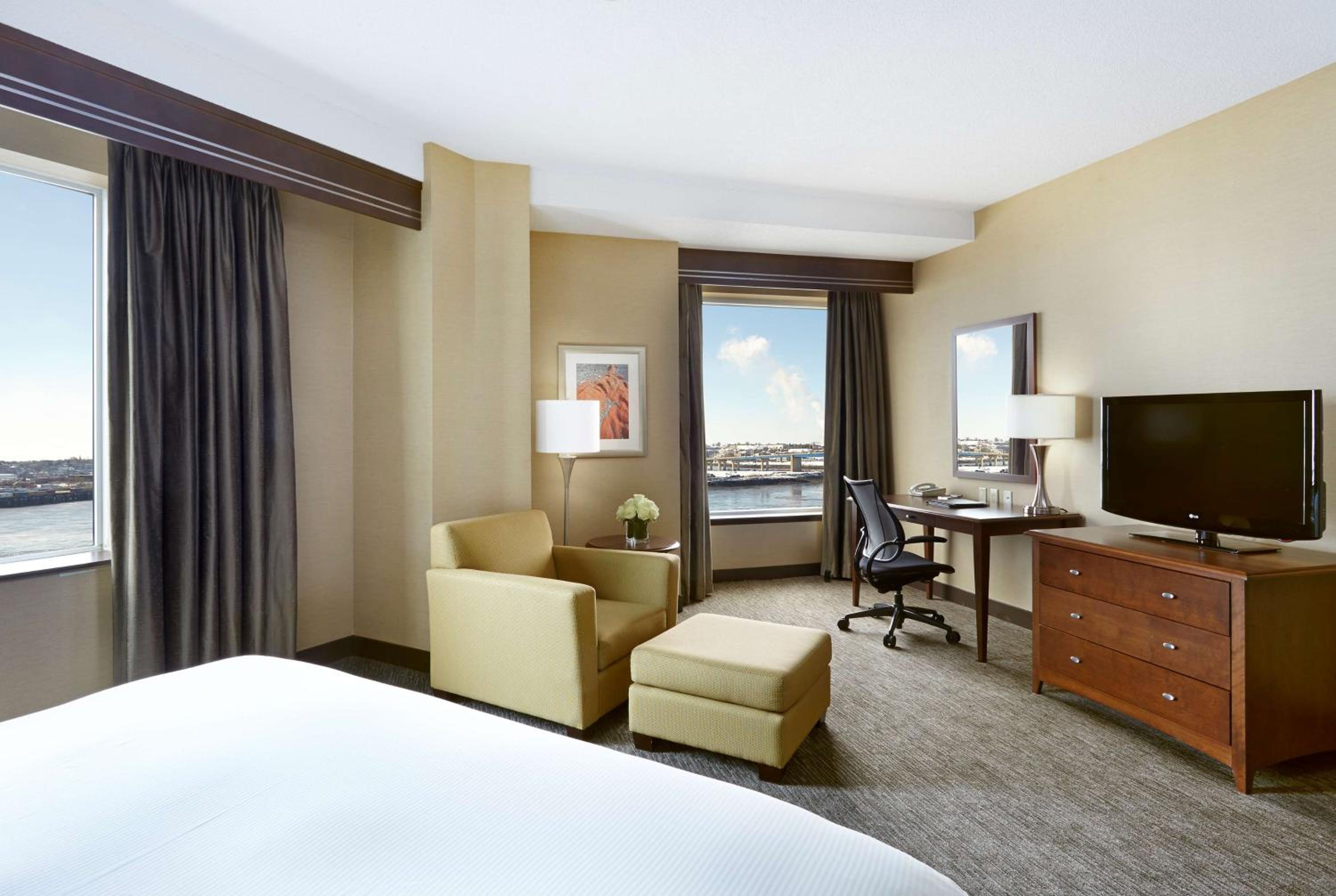 King Room with Harbor View - Photo 5