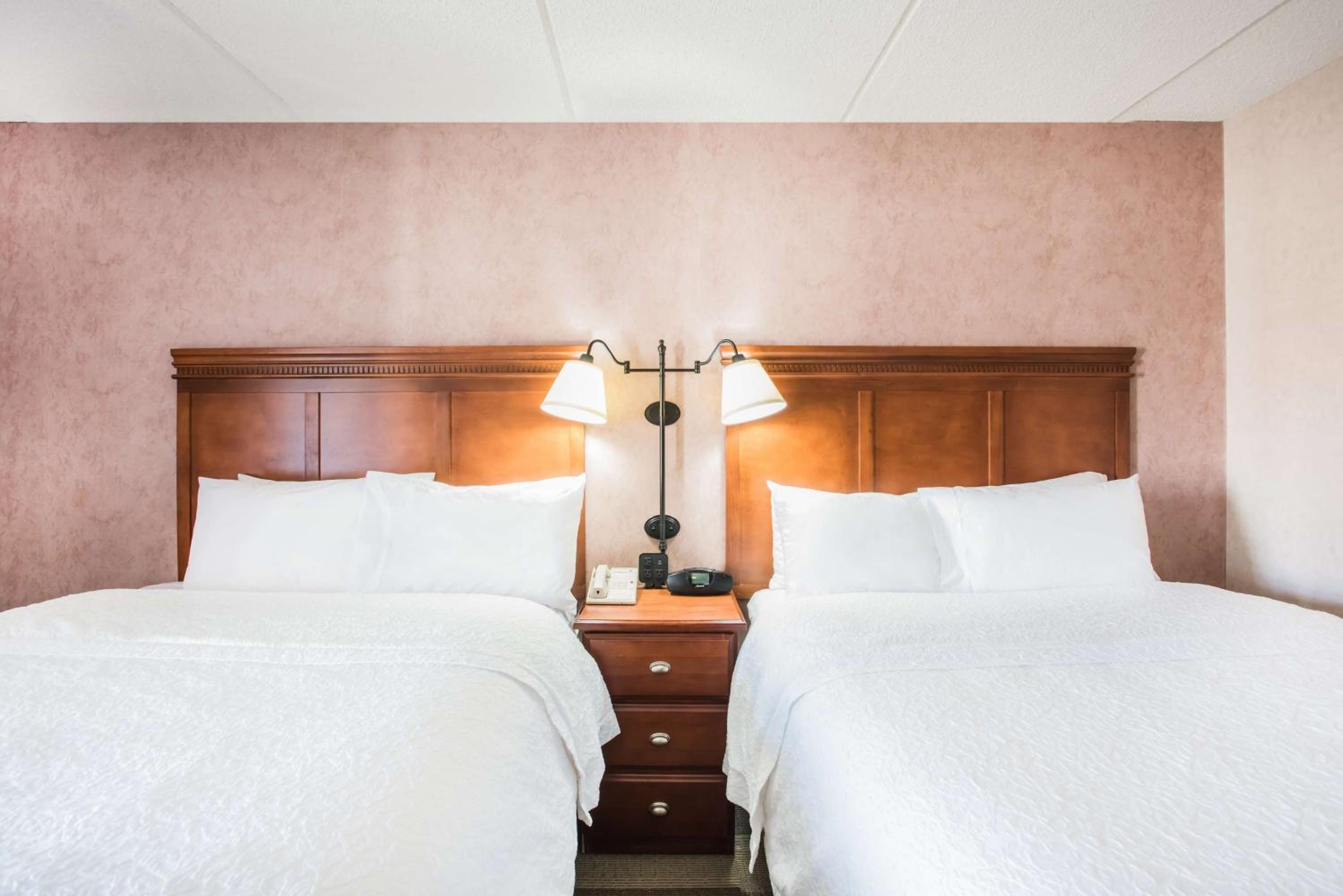 Queen Room with Two Queen Beds - Non-Smoking - Photo 1
