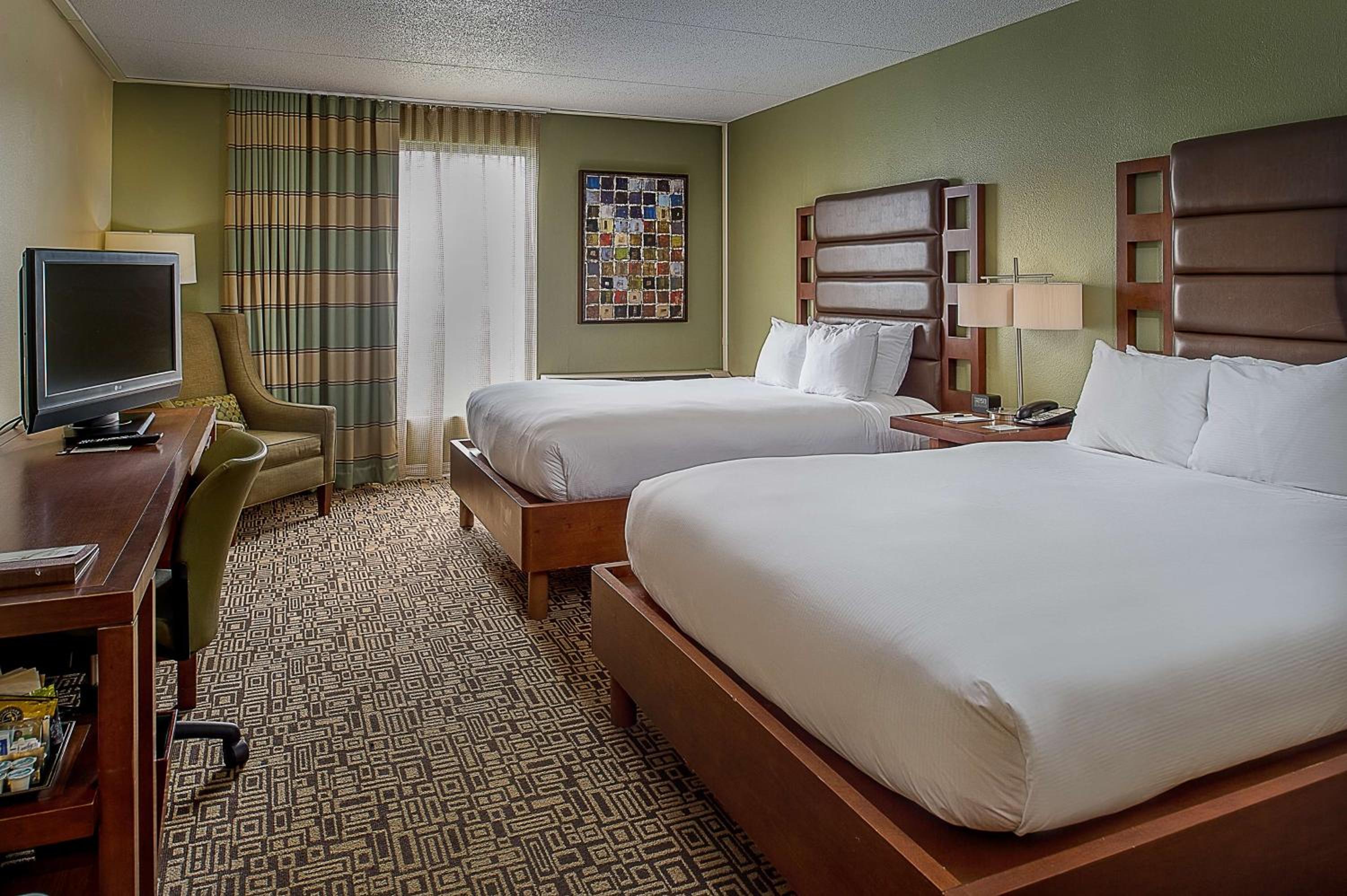 Queen Room with Two Queen Beds - Non-Smoking - Photo 1