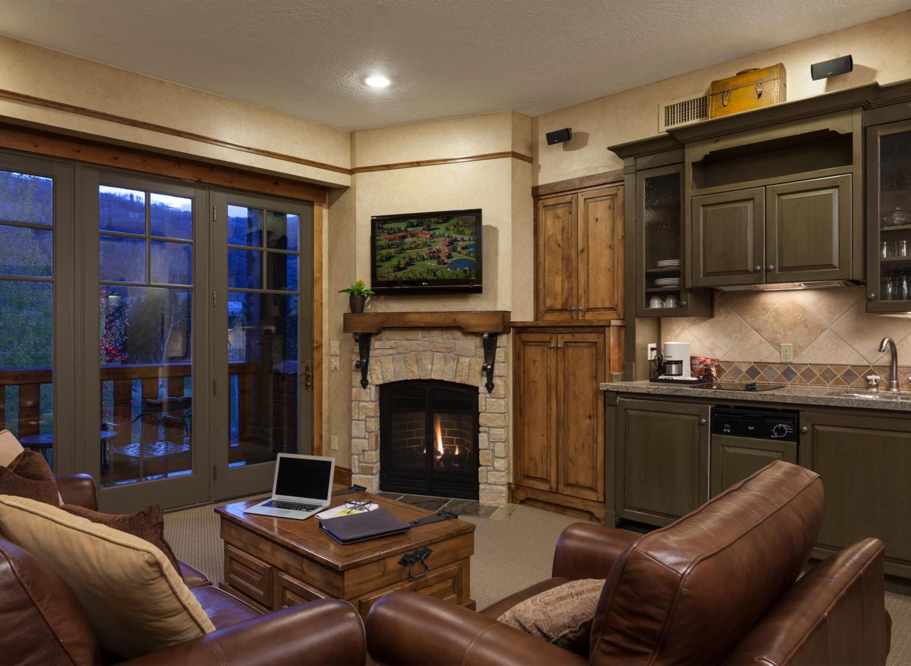 Executive Suite - Photo 1