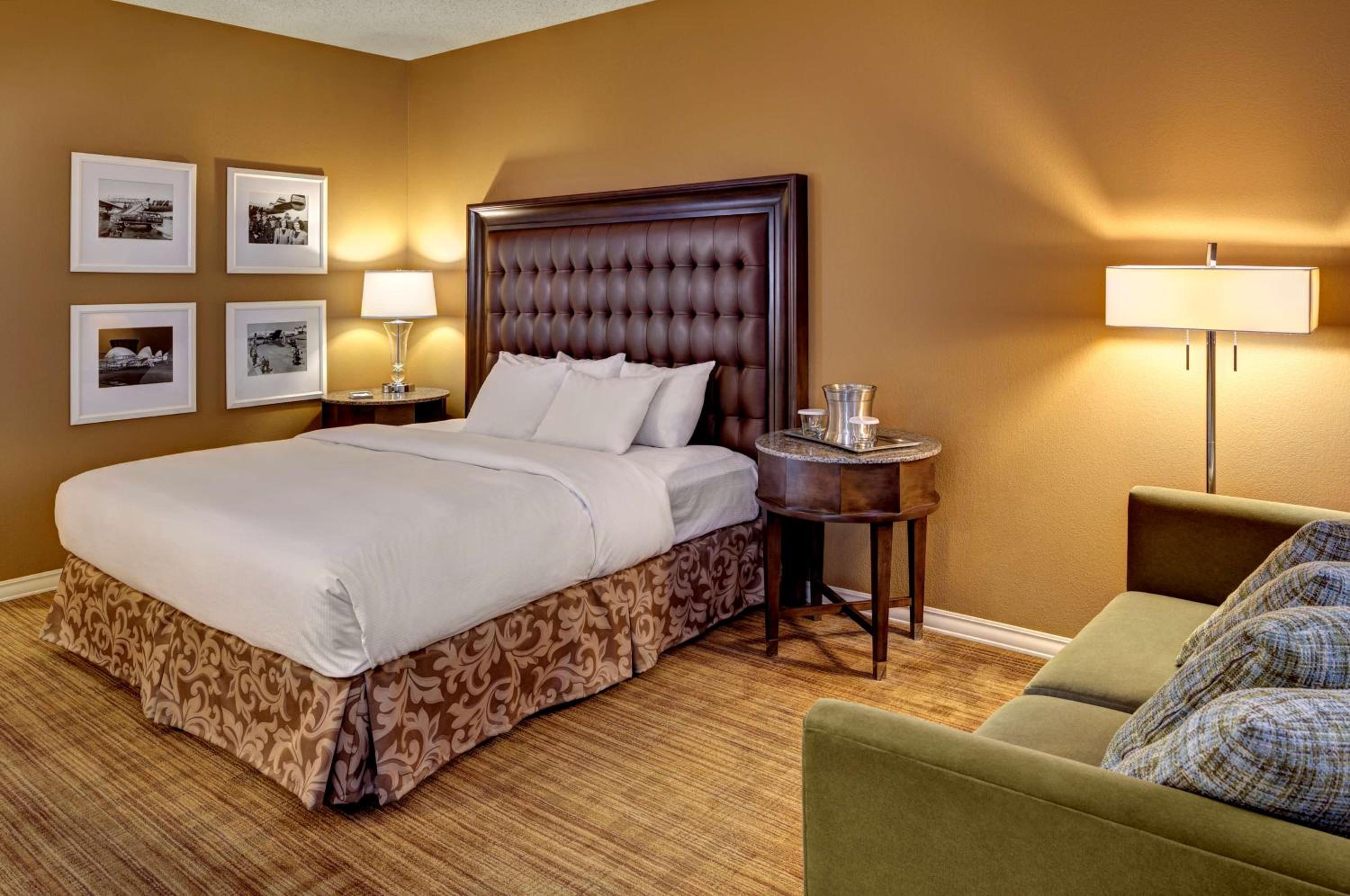 Deluxe King Room with Sofa Bed - Photo 1