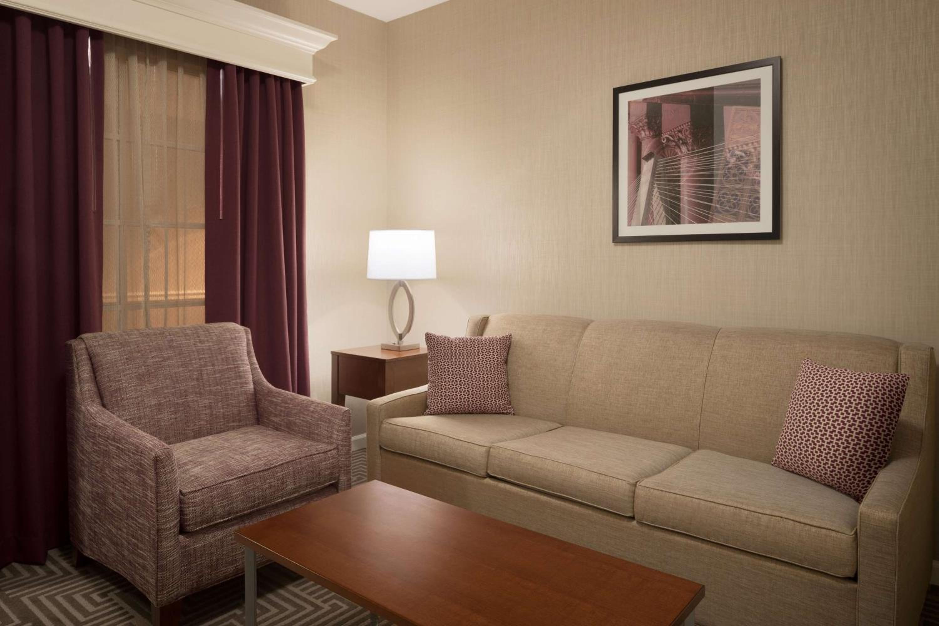 Junior King Suite with Seating Area - Photo 4