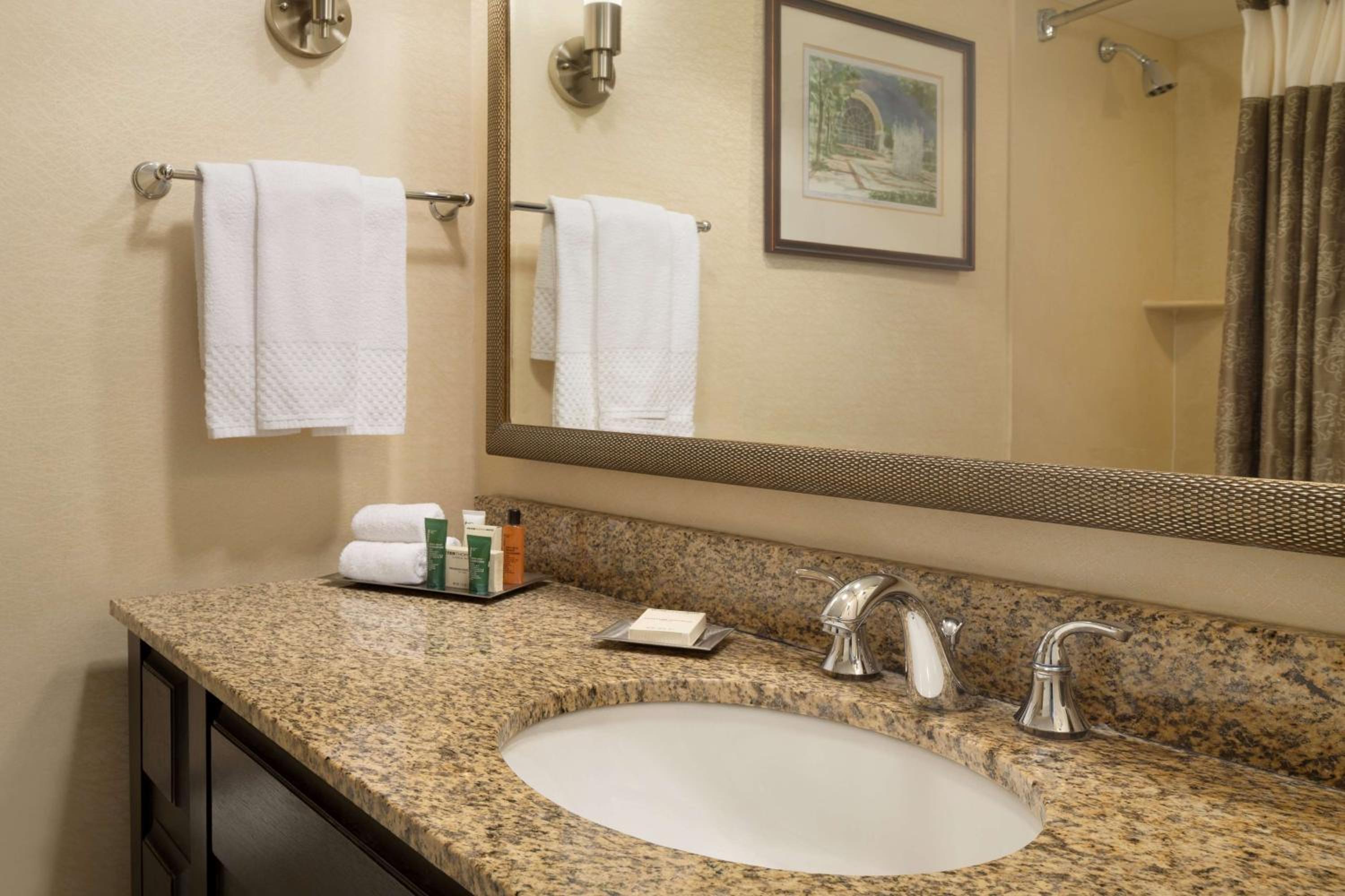 Deluxe King Room - Photo 3