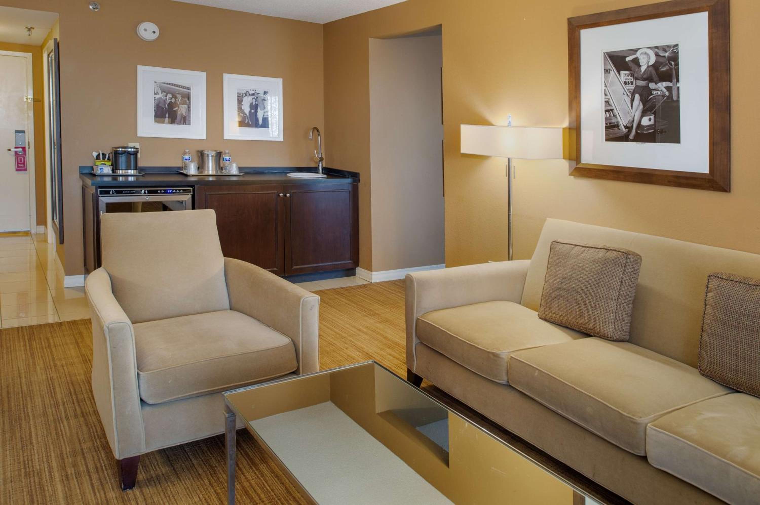 Deluxe One-Bedroom Suite