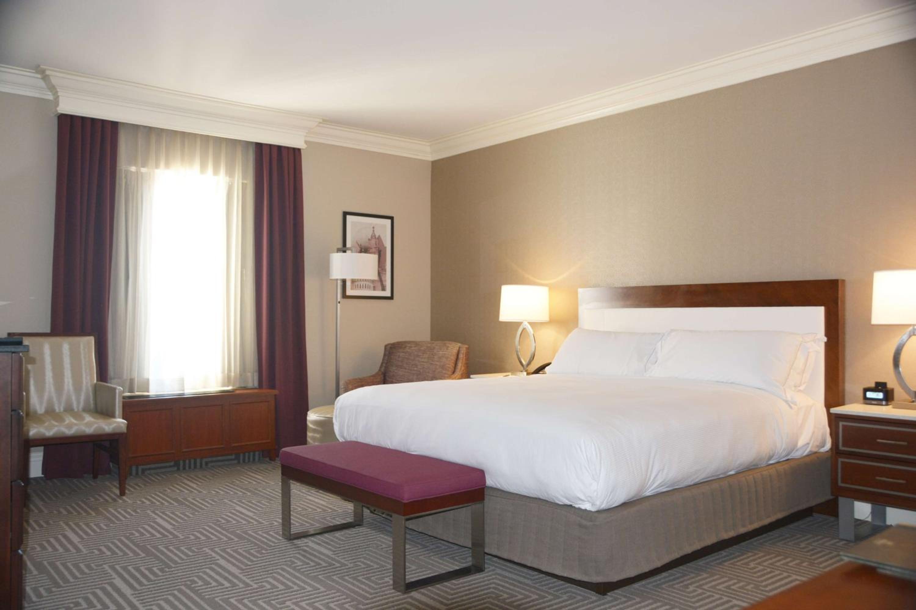 Deluxe King Room - Photo 4