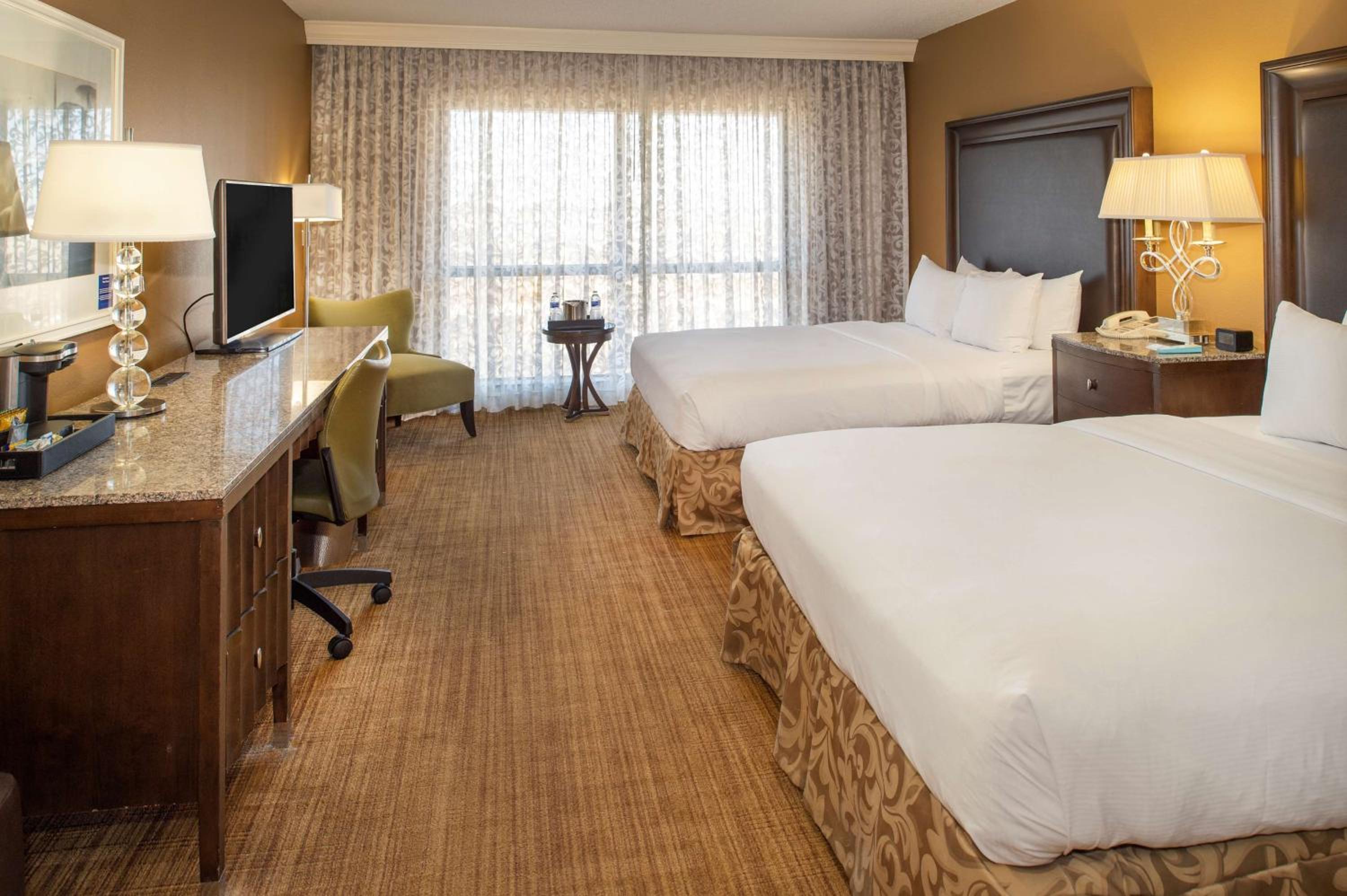 Queen Room with Two Queen Beds and Airport View - Photo 3
