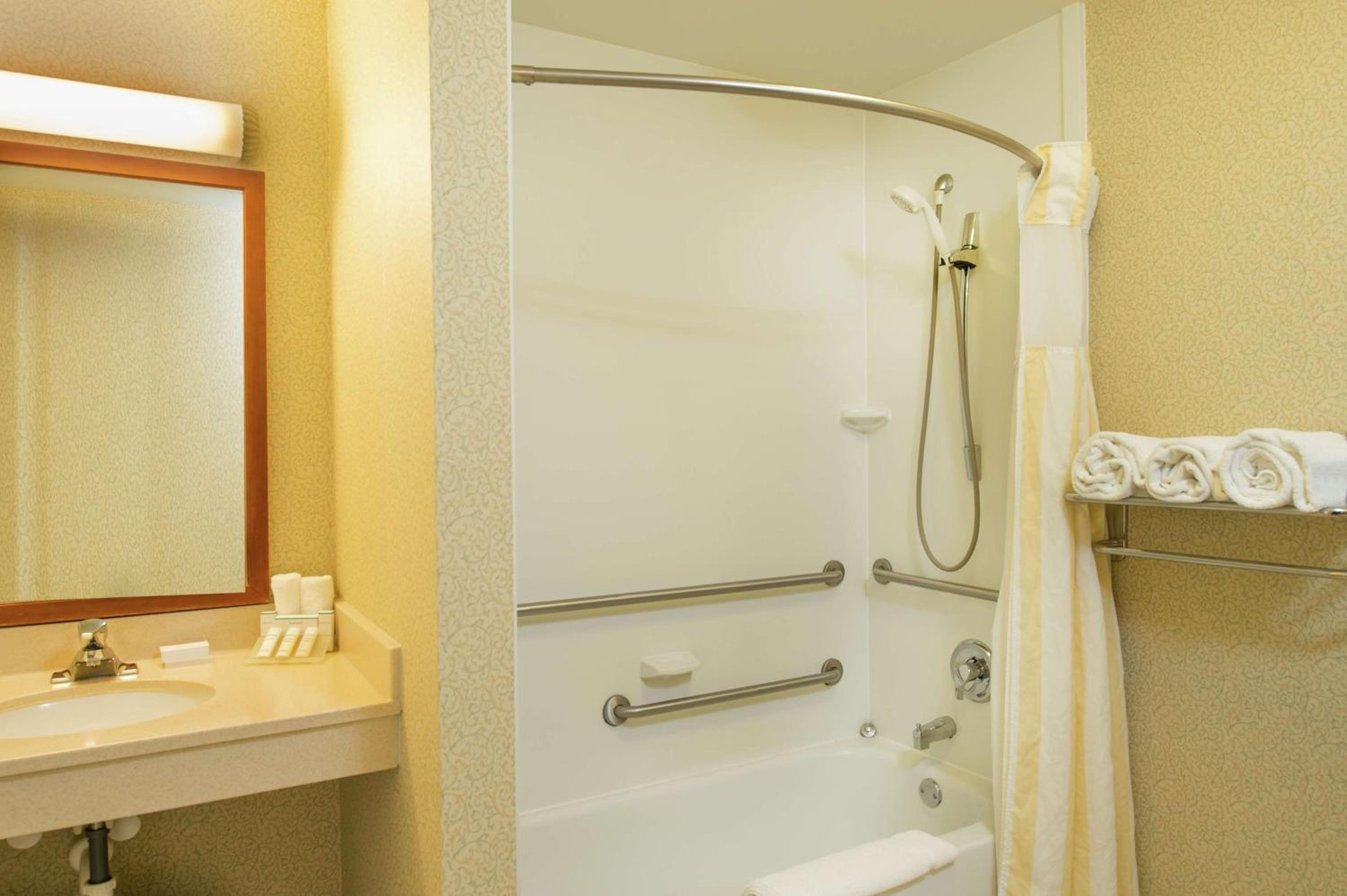 King Room with Accessible Tub - Mobility Access