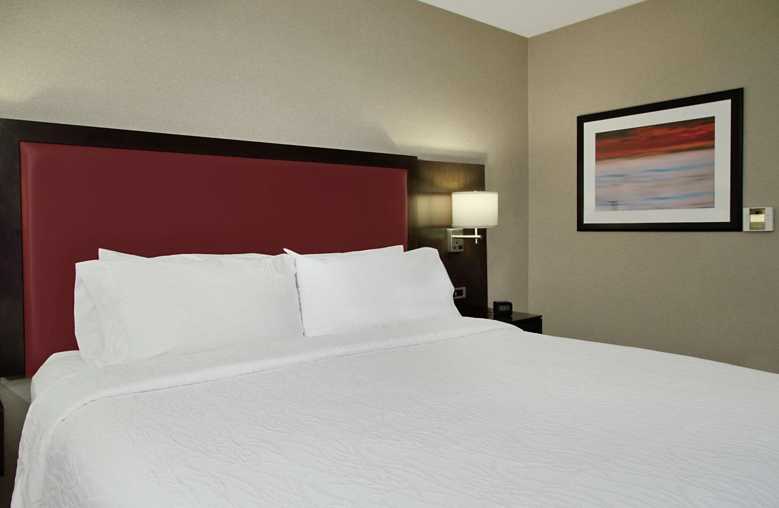 King Room with Balcony - Photo 6