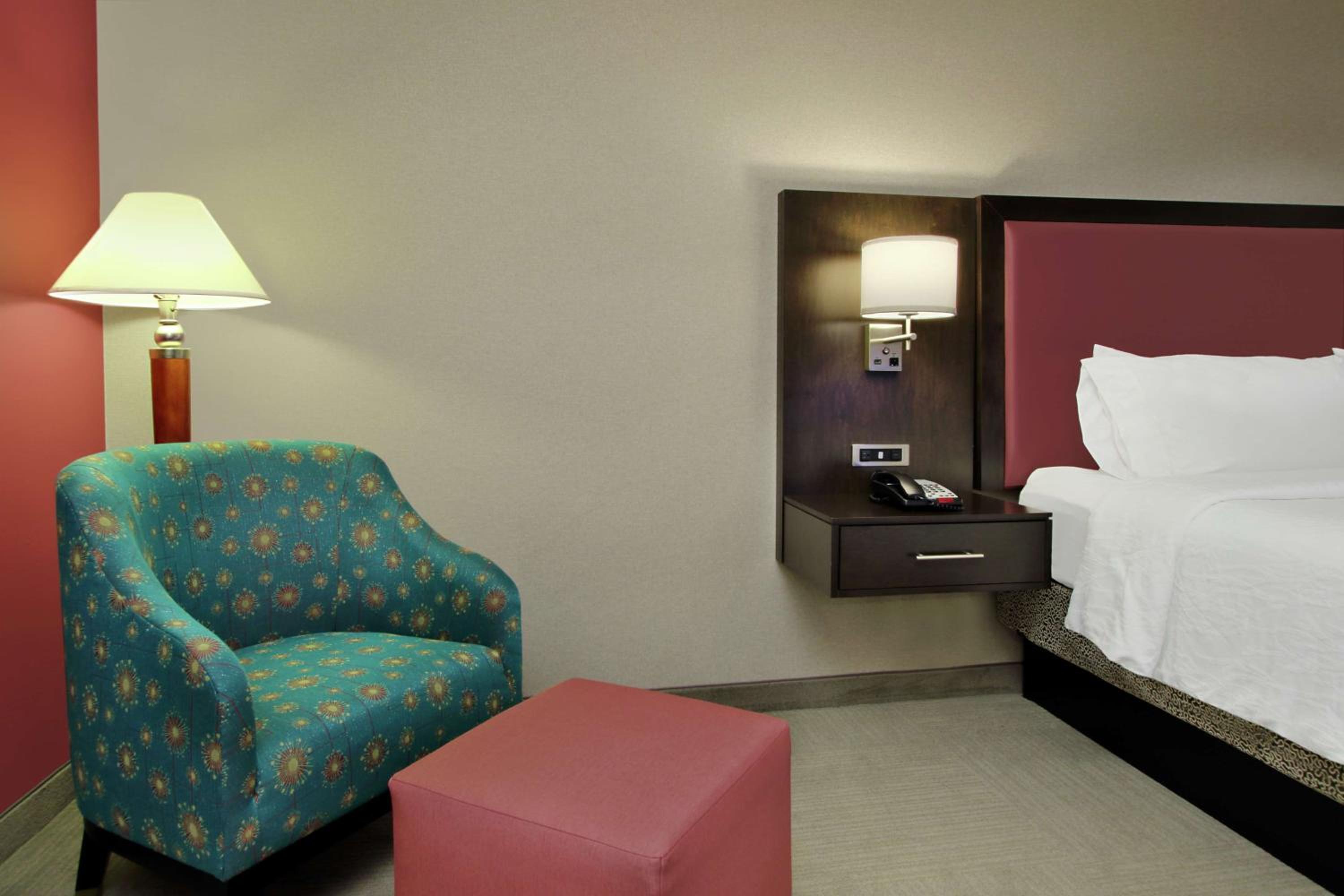 King Room with Balcony - Photo 2